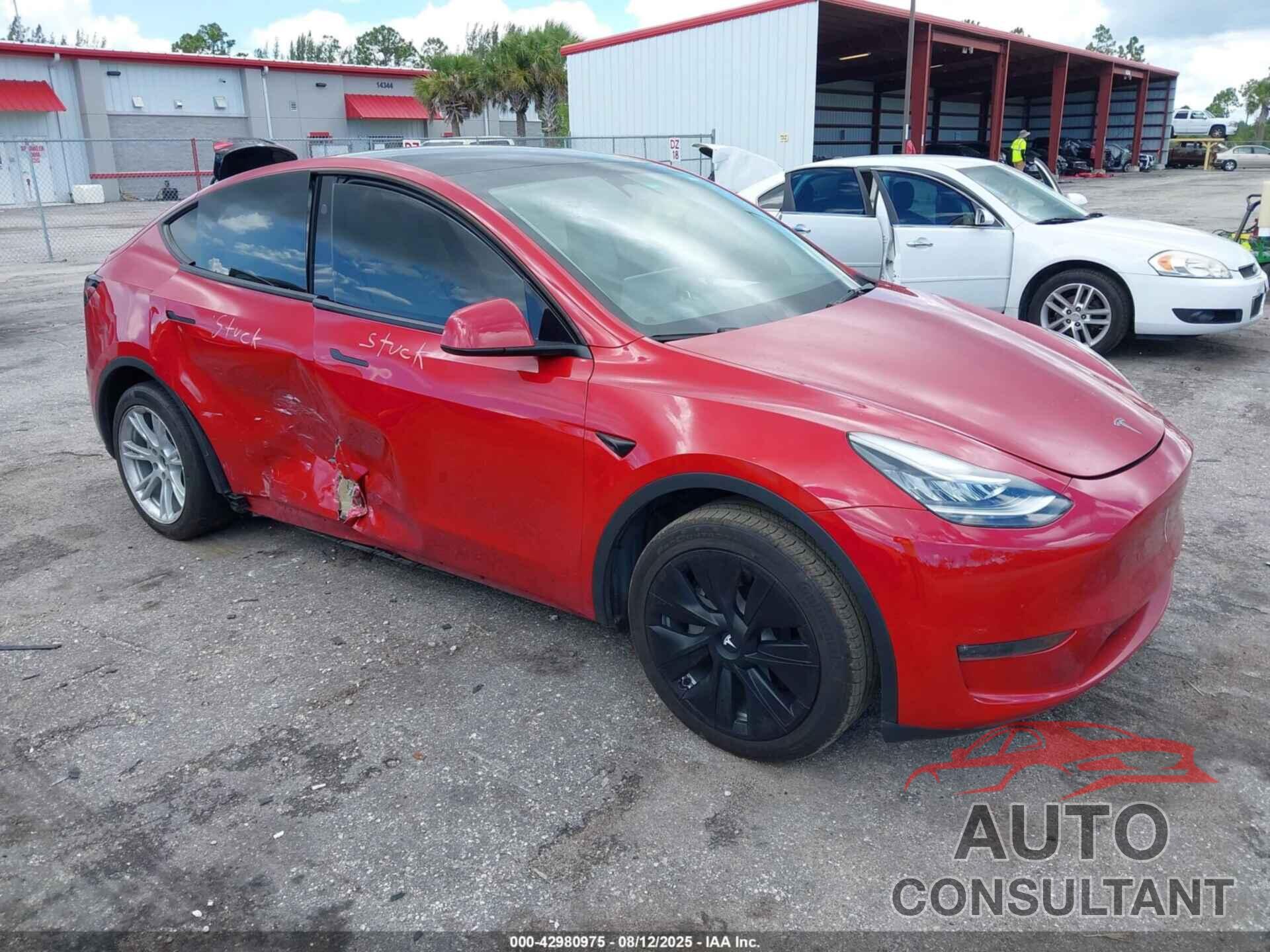 TESLA MODEL Y 2023 - 7SAYGDEE2PA145384