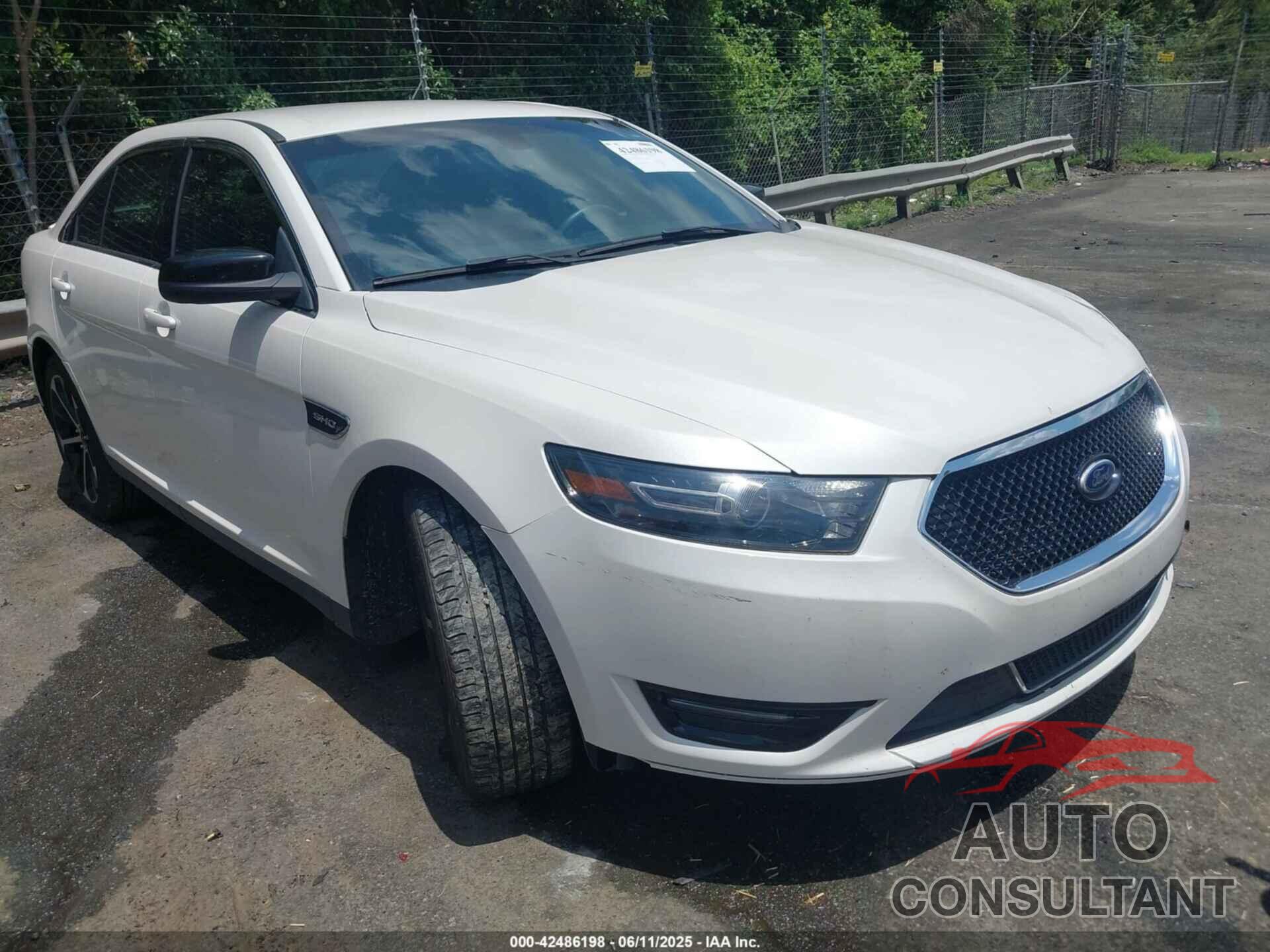 FORD TAURUS 2015 - 1FAHP2KT5FG206096