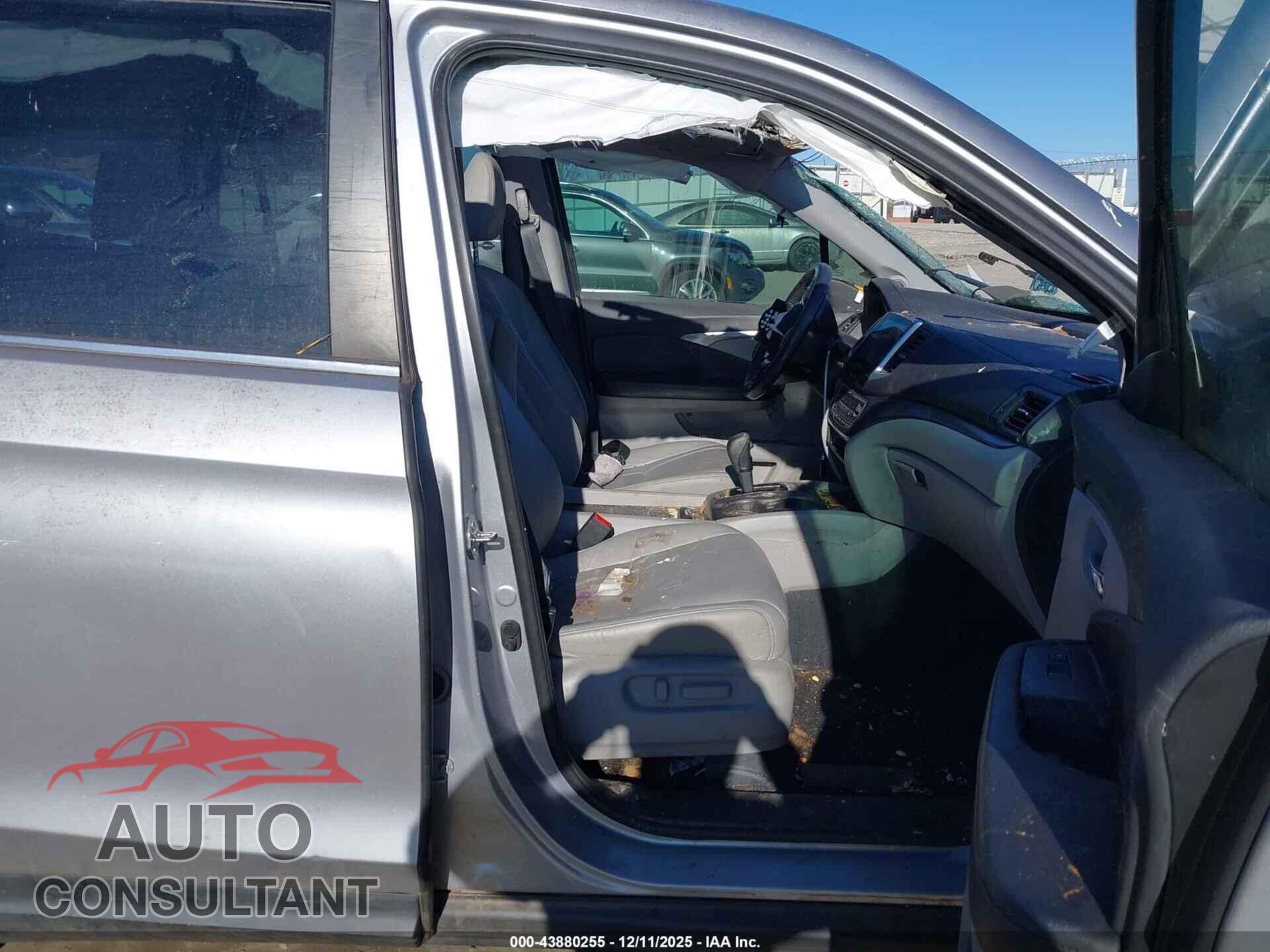 HONDA PILOT 2018 - 5FNYF5H50JB018564