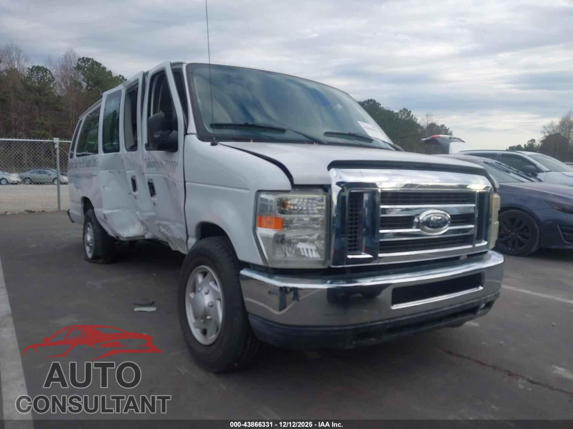 FORD E-350 SUPER DUTY 2011 - 1FBSS3BL7BDB08515