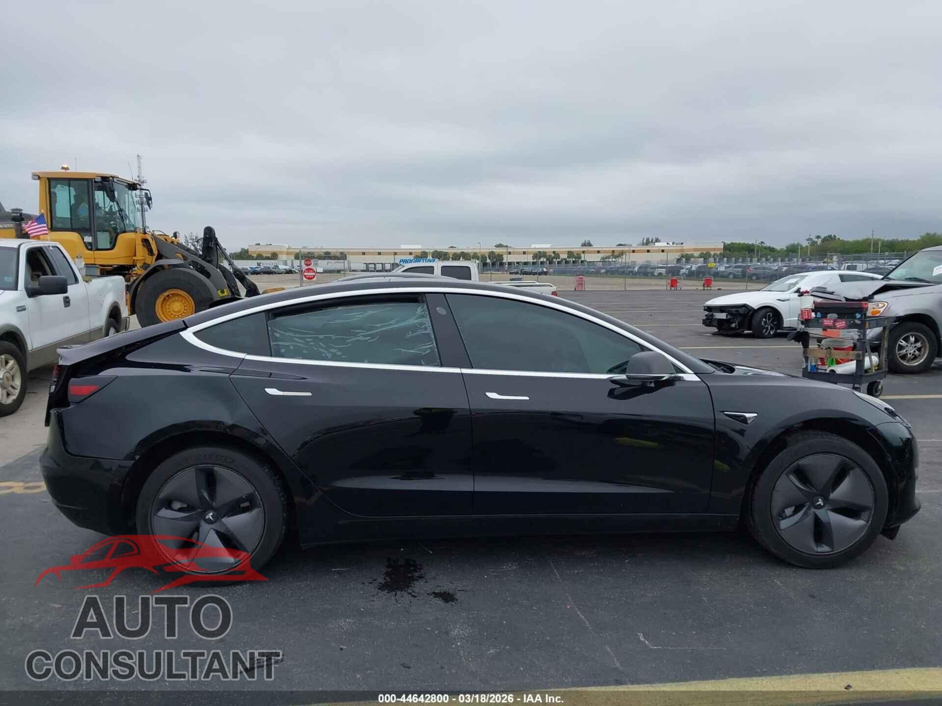 TESLA MODEL 3 2018 - 5YJ3E1EA8JF010171