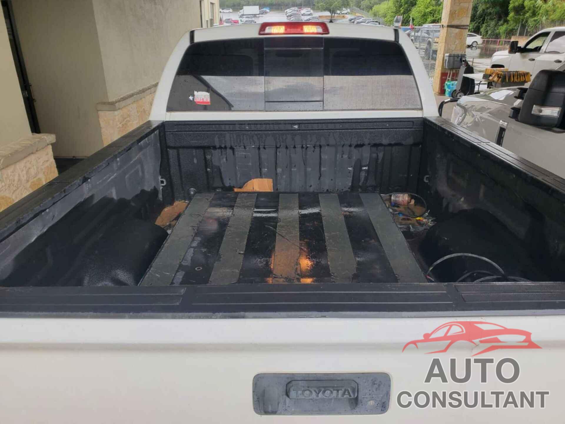 TOYOTA TUNDRA 2017 - 5TFUW5F1XHX645688
