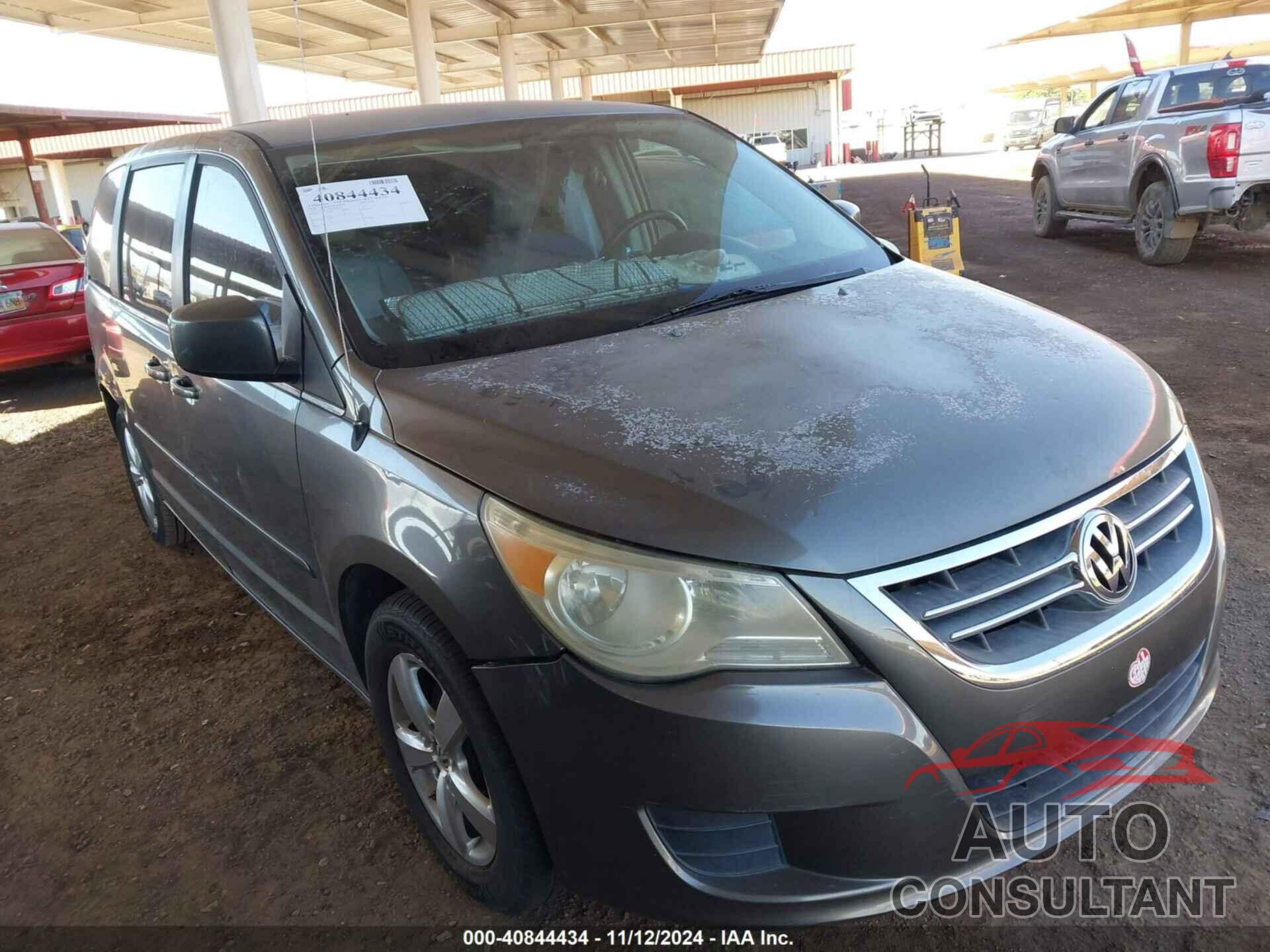 VOLKSWAGEN ROUTAN 2010 - 2V4RW3D14AR209295