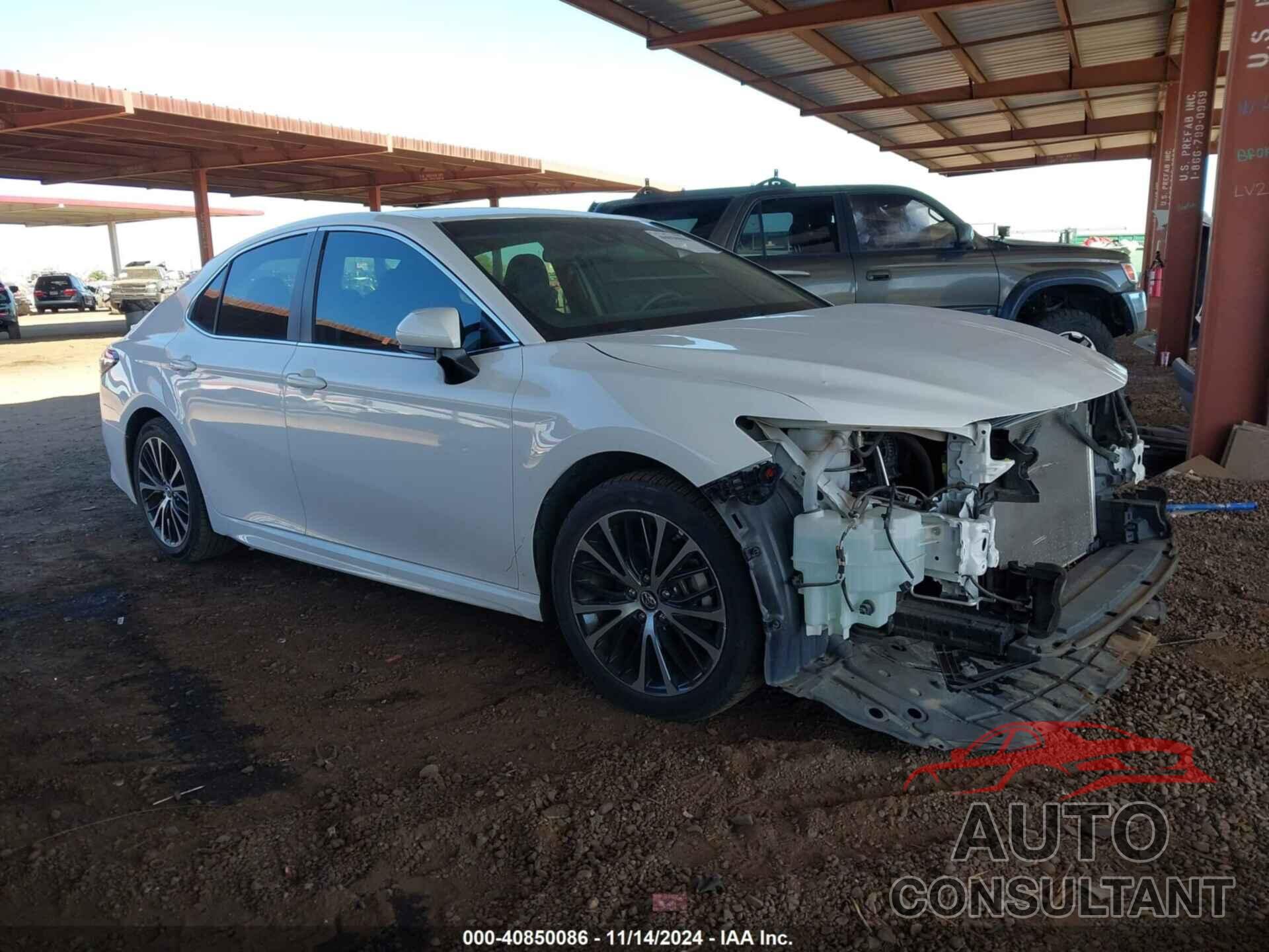 TOYOTA CAMRY 2018 - 4T1B11HK9JU145741