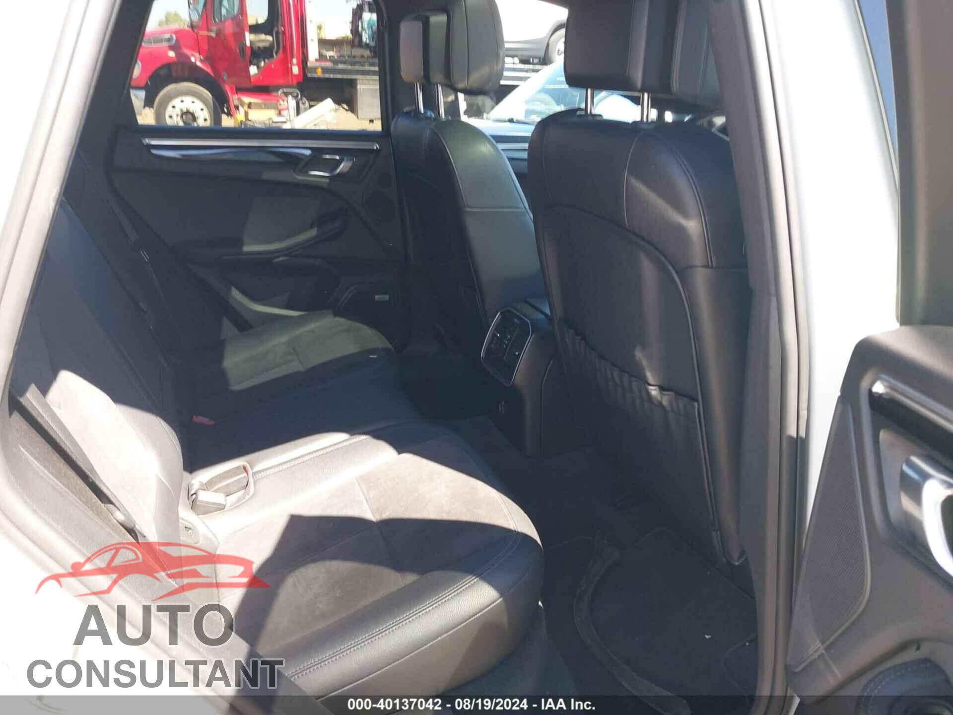 PORSCHE MACAN 2017 - WP1AA2A53HLB05938