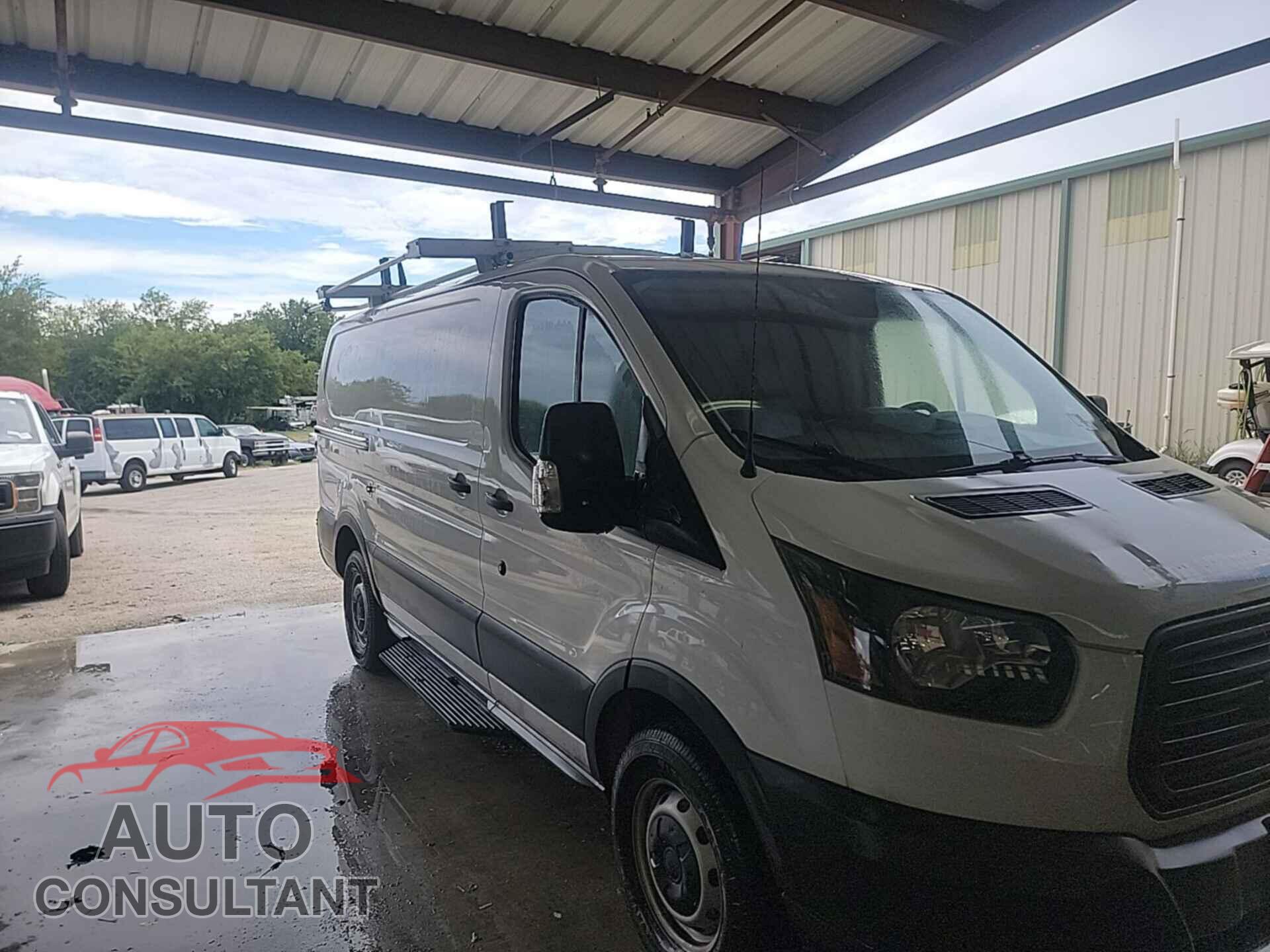 FORD TRANSIT 2017 - 1FTYR1YM4HKB43555