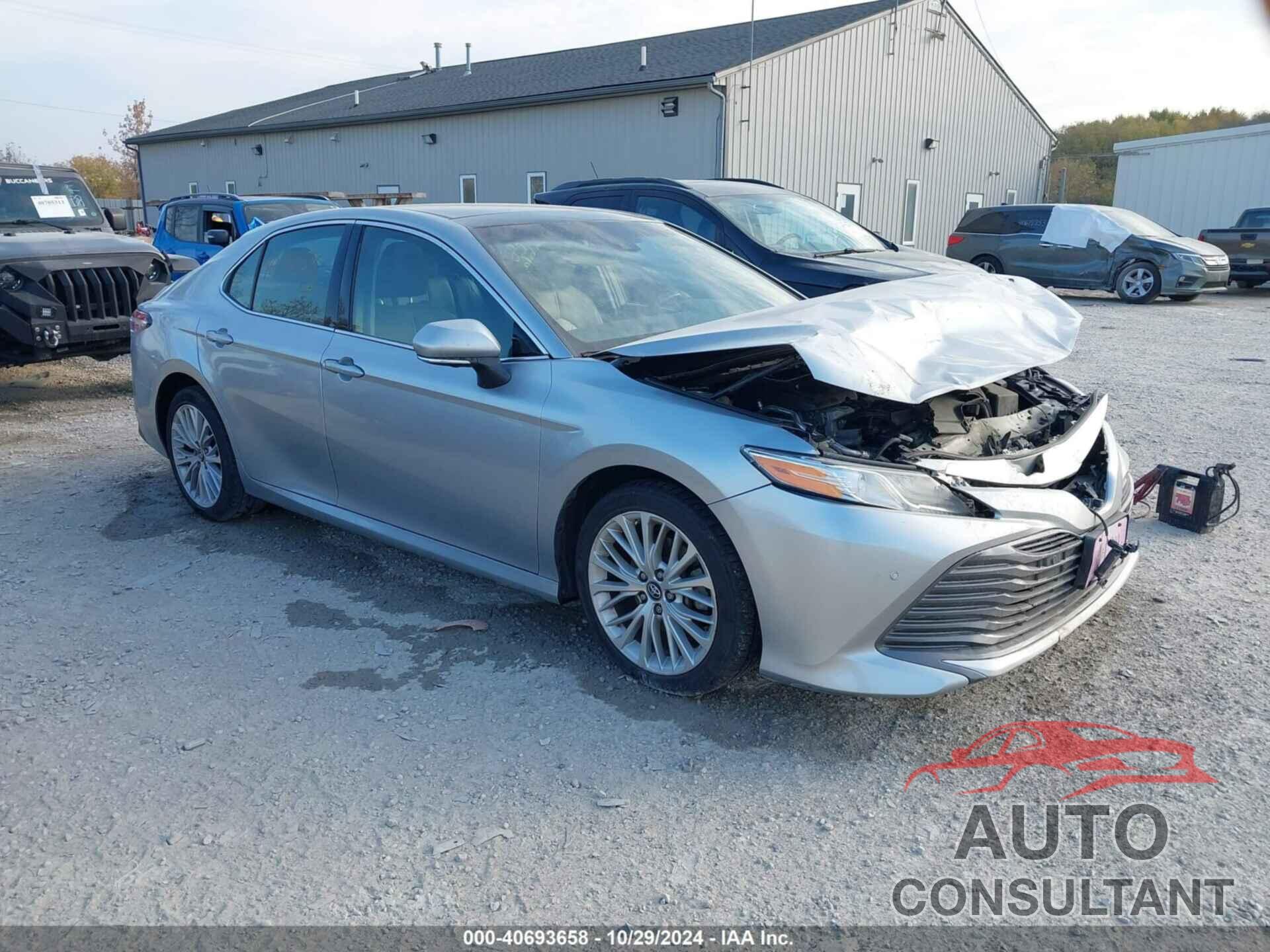 TOYOTA CAMRY 2018 - 4T1B11HK0JU095408