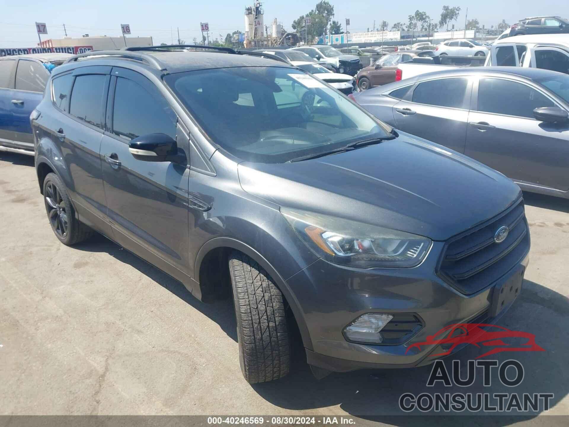 FORD ESCAPE 2017 - 1FMCU0J98HUD42195