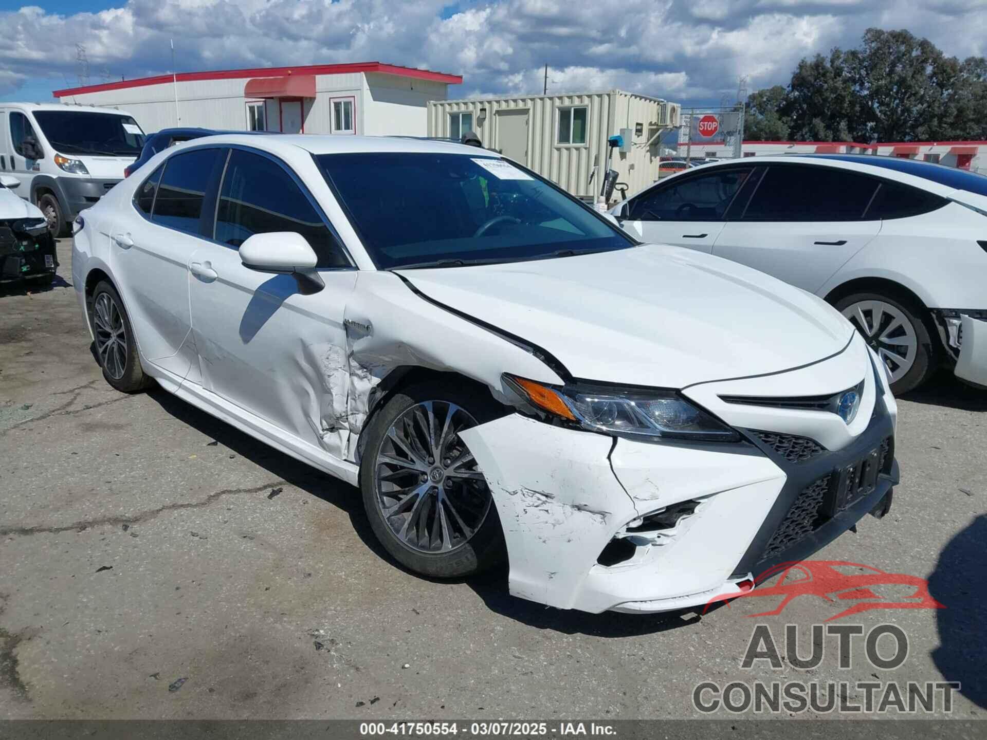 TOYOTA CAMRY HYBRID 2018 - 4T1B21HK8JU508253
