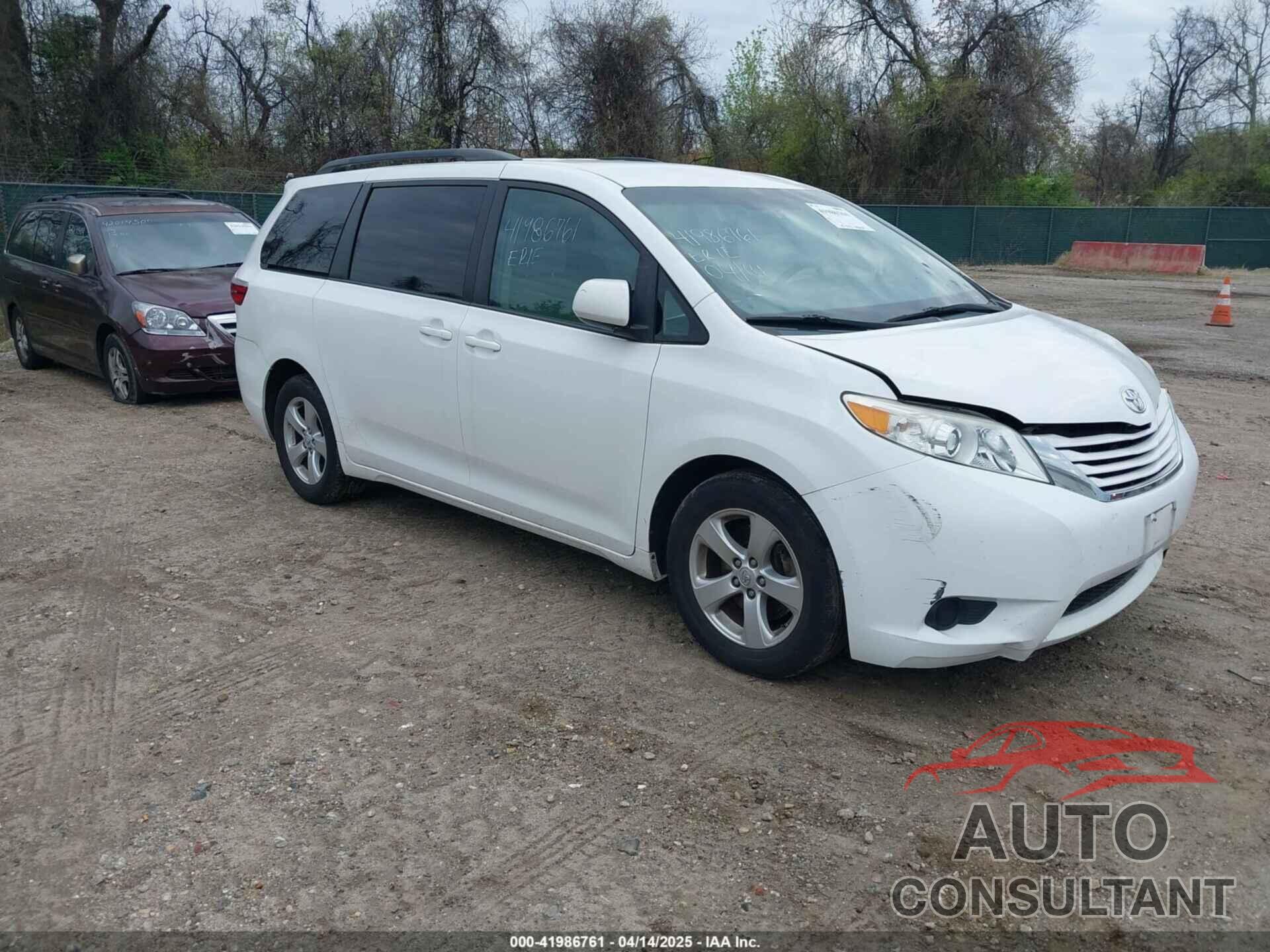TOYOTA SIENNA 2015 - 5TDKK3DC8FS557186