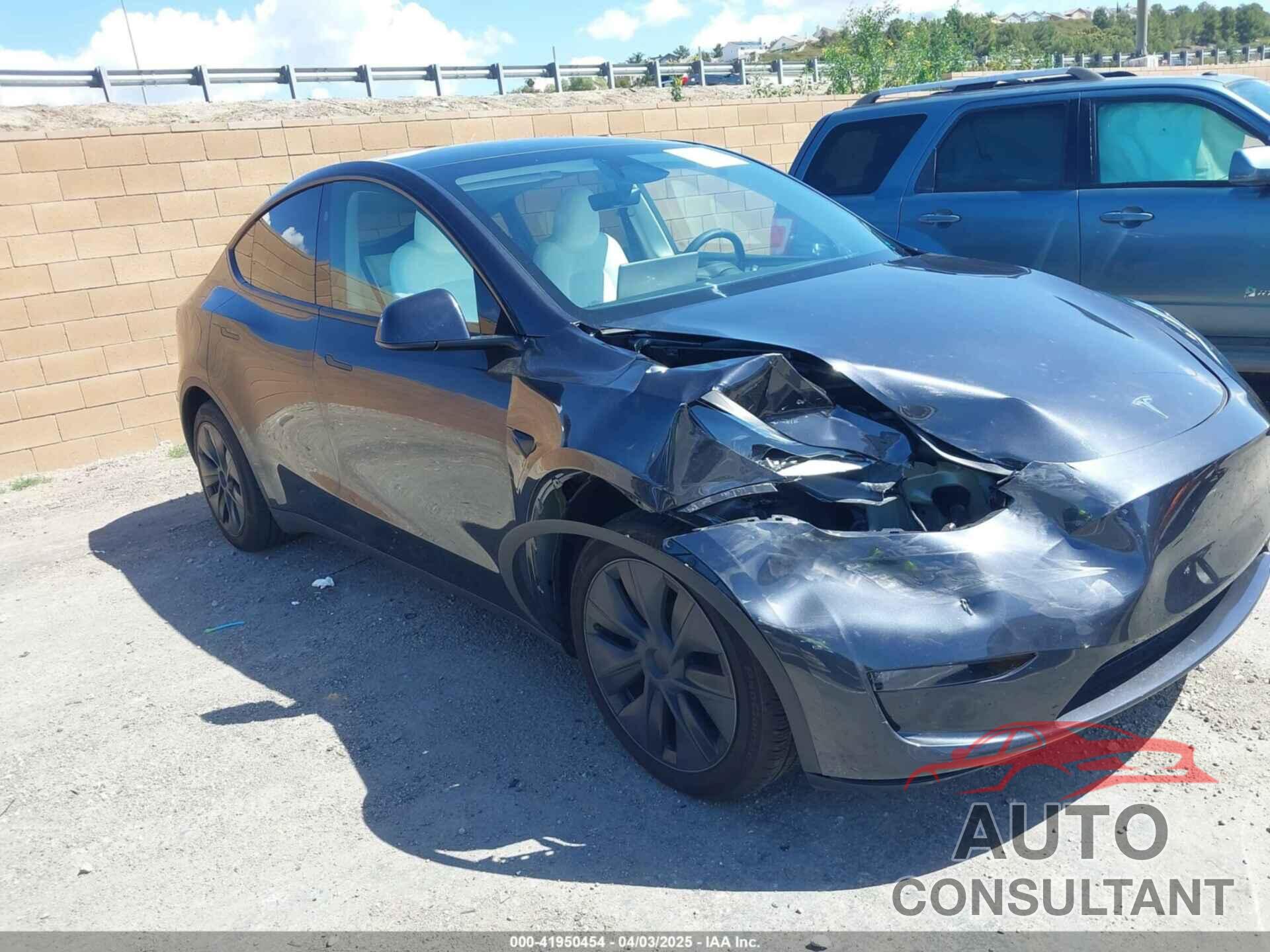 TESLA MODEL Y 2024 - 7SAYGAEE8RF198286