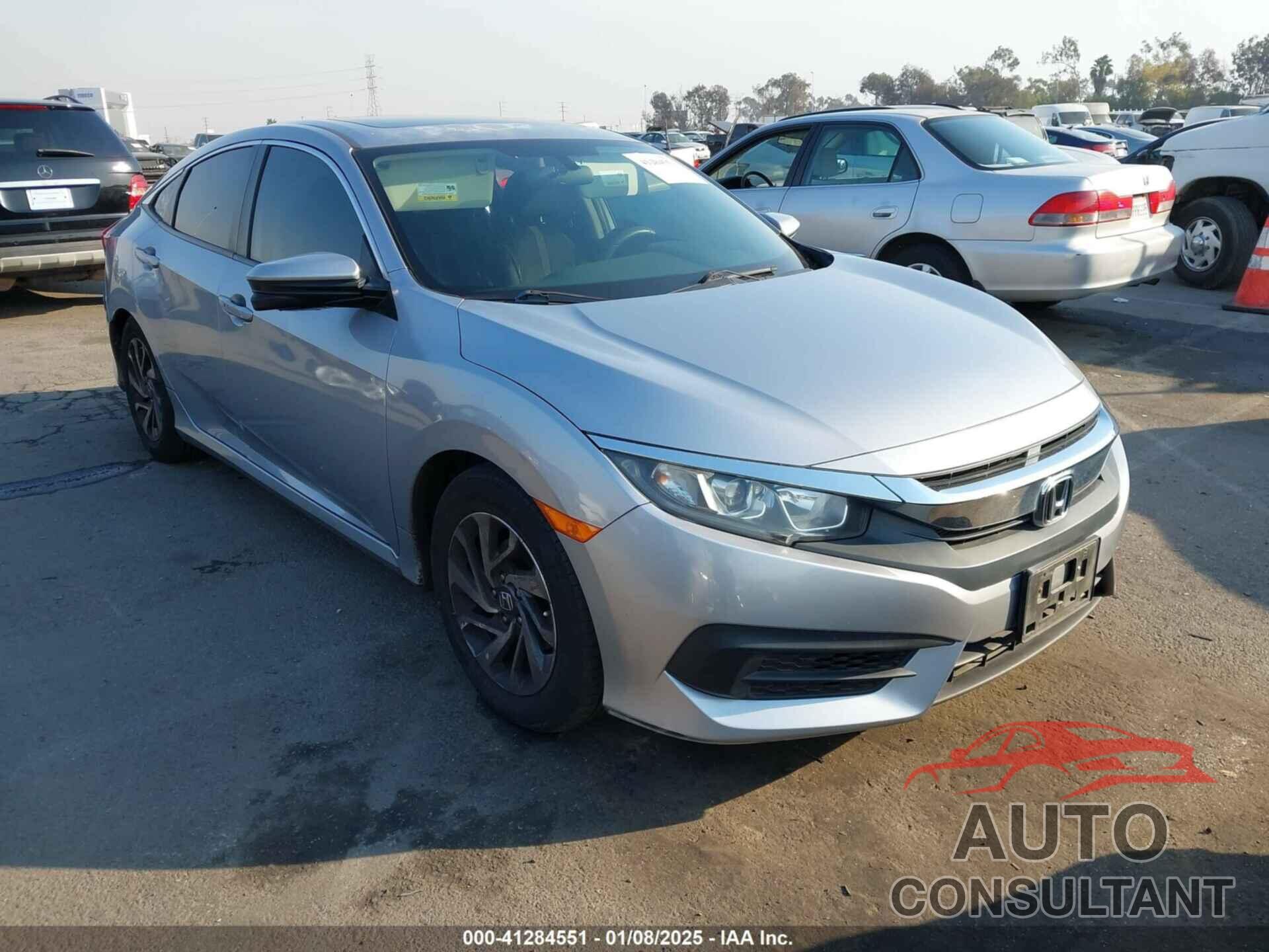 HONDA CIVIC 2018 - 2HGFC2F74JH515227