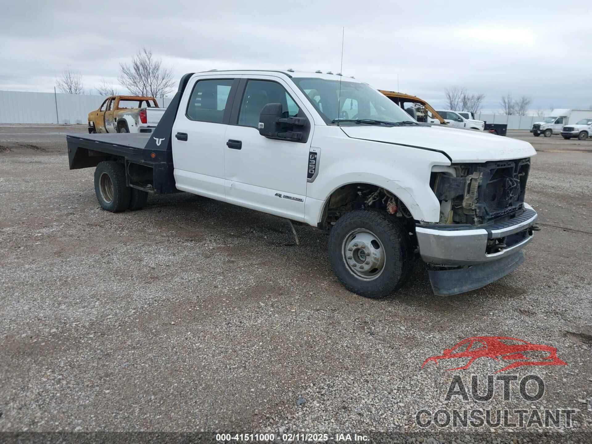 FORD F-350 CHASSIS 2020 - 1FD8W3HT8LEE51052