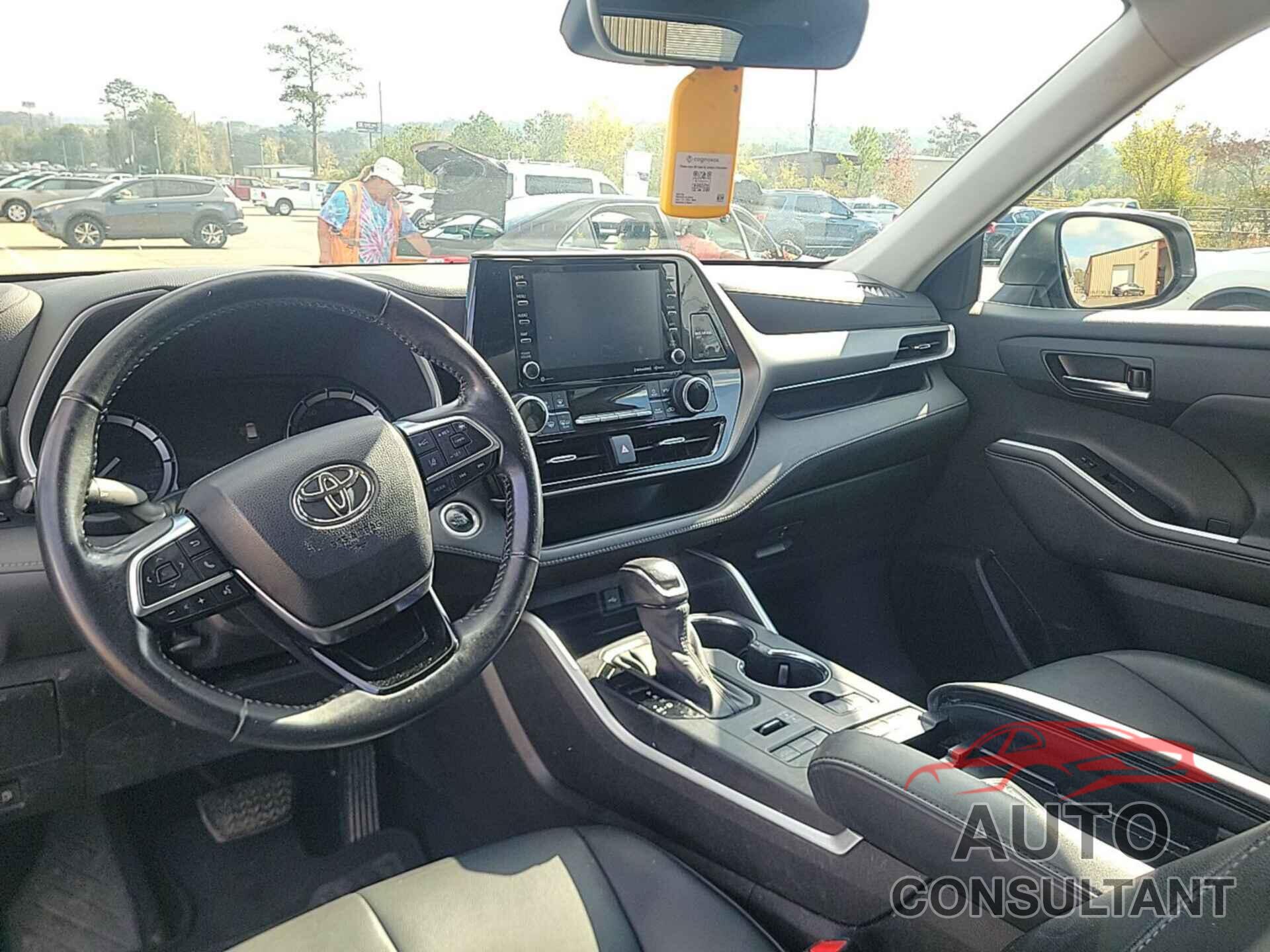 TOYOTA HIGHLANDER 2021 - 5TDHZRBH1MS558412