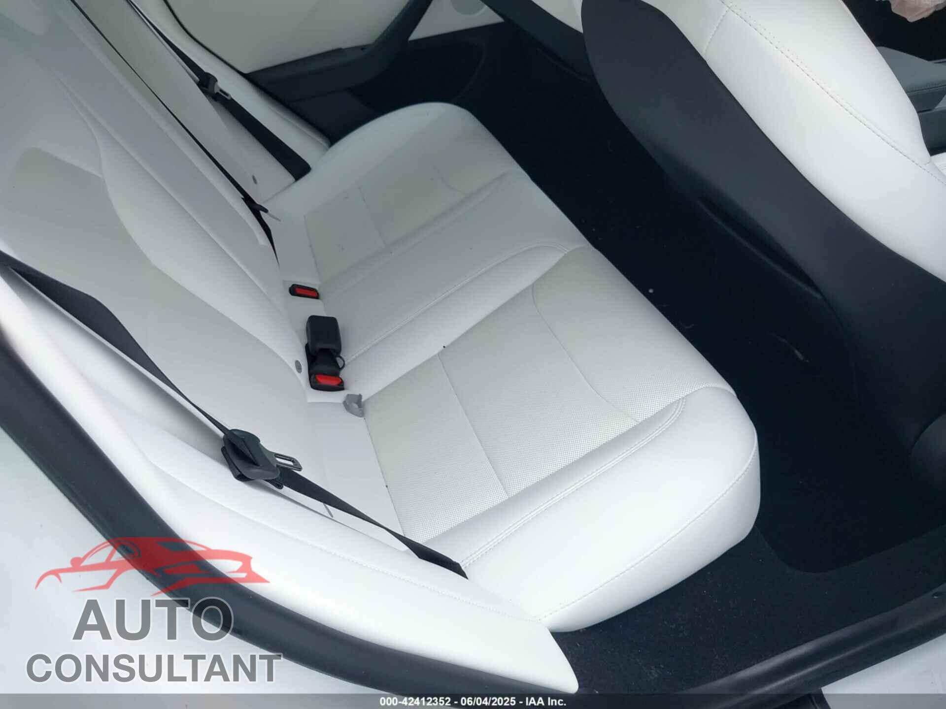 TESLA MODEL 3 2025 - 5YJ3E1EA2SF981877