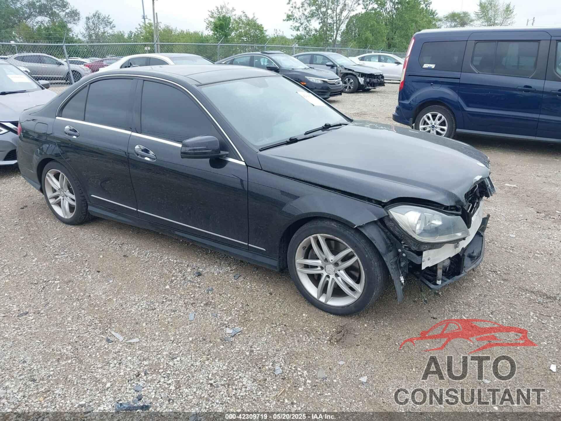 MERCEDES-BENZ C 300 2013 - WDDGF8AB1DG130187
