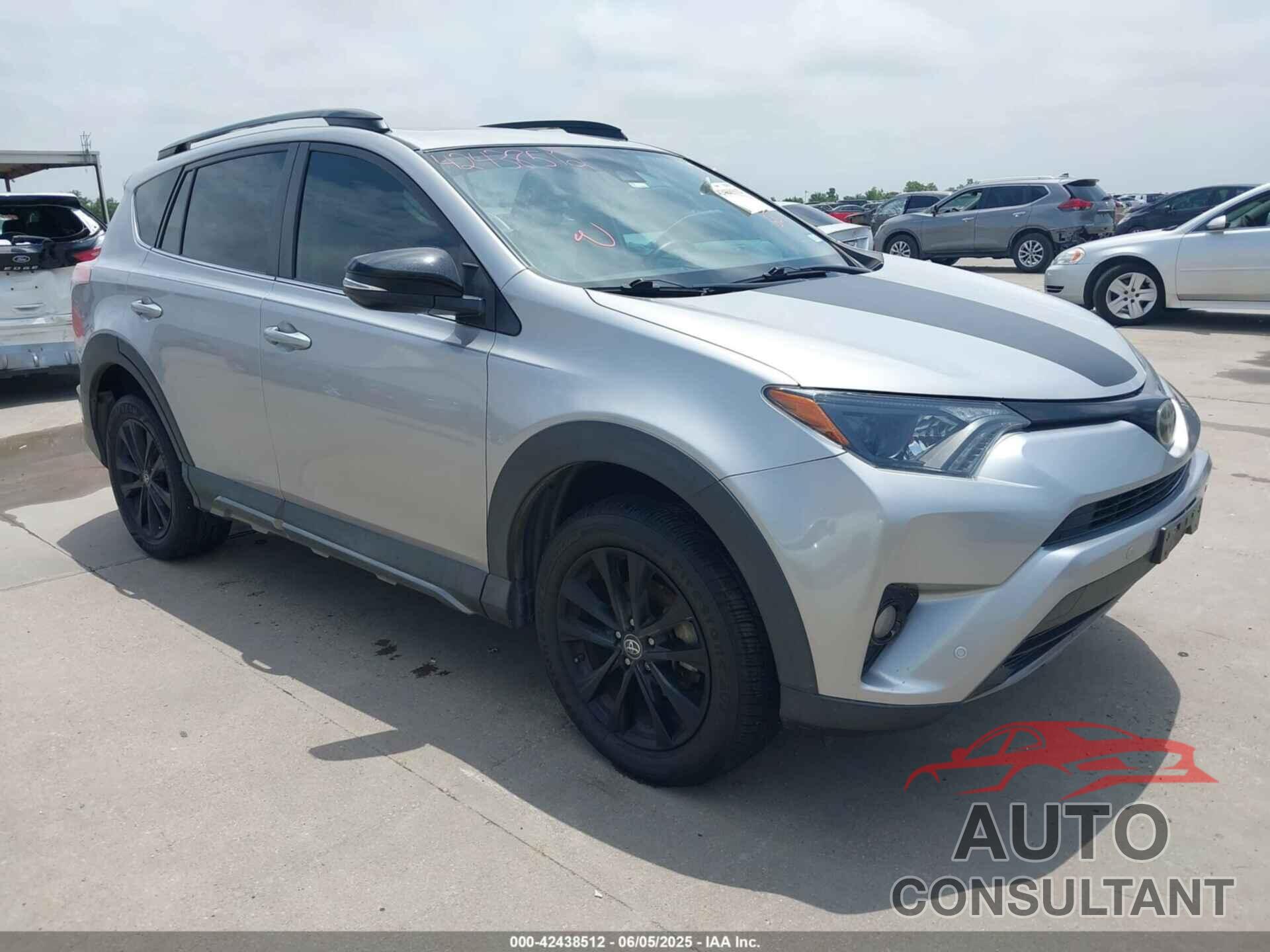 TOYOTA RAV4 2018 - 2T3RFREV6JW818232