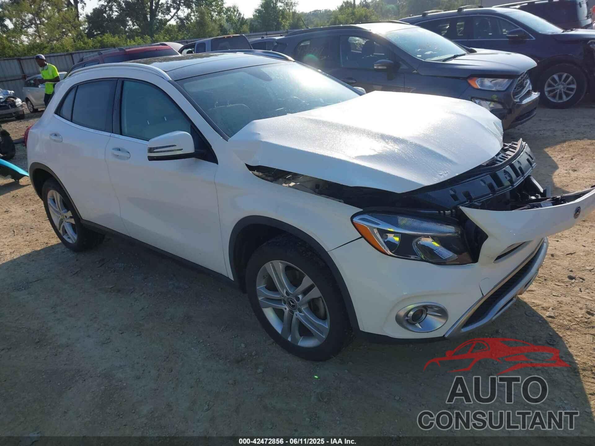 MERCEDES-BENZ GLA 2019 - WDCTG4EB6KU016414