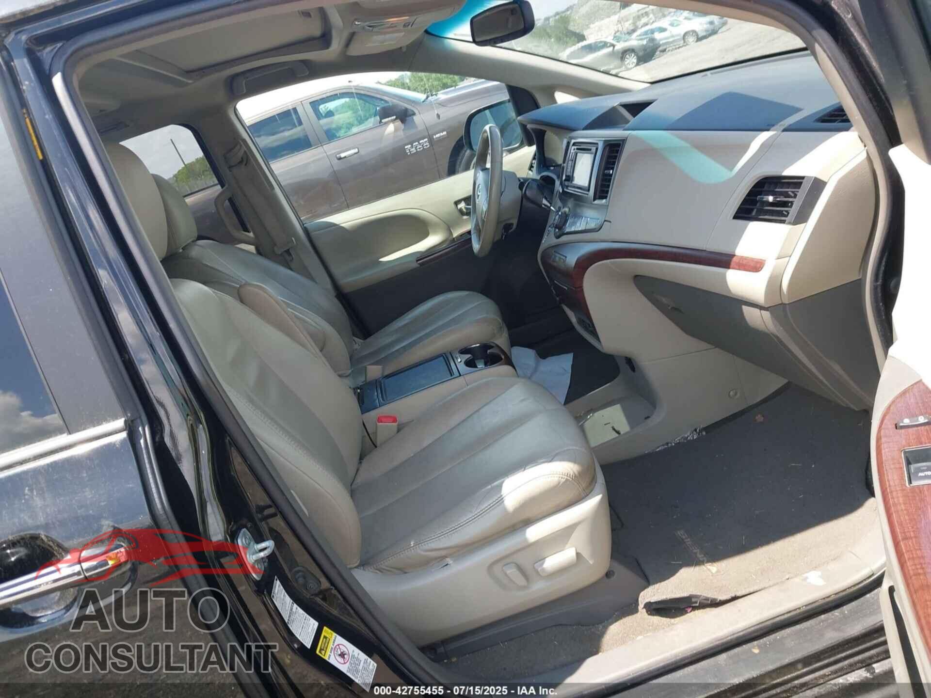 TOYOTA SIENNA 2013 - 5TDDK3DC8DS064047
