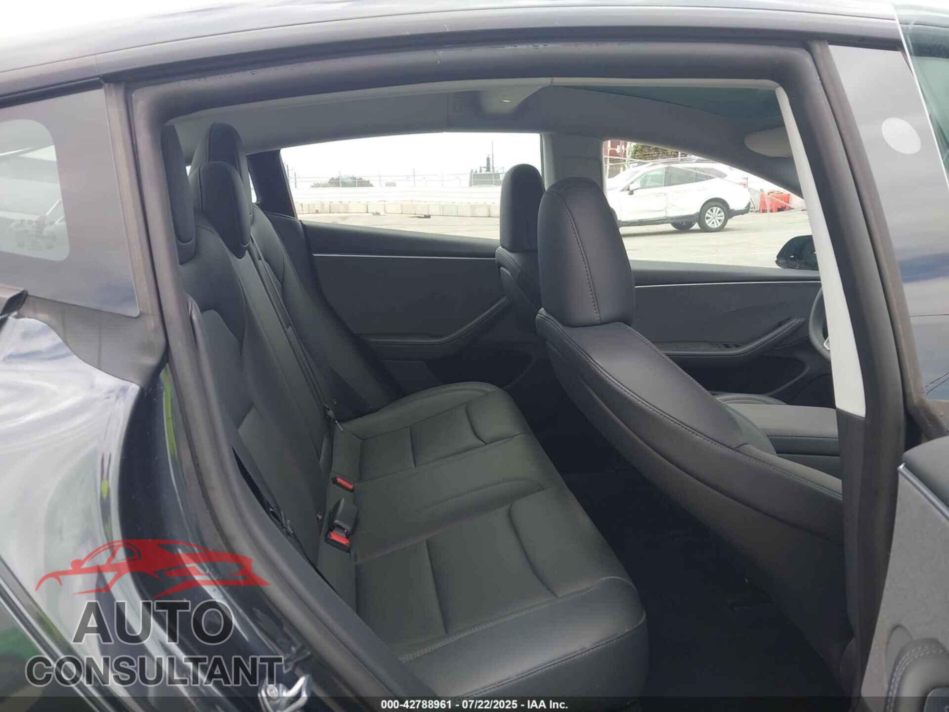 TESLA MODEL 3 2024 - 5YJ3E1EA2RF871177