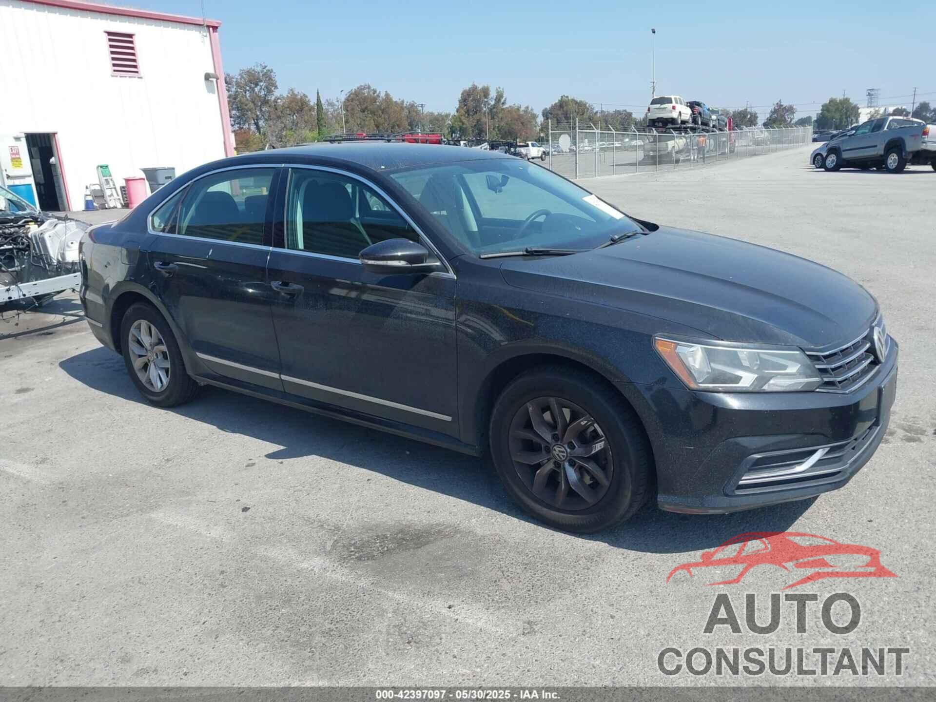 VOLKSWAGEN PASSAT 2017 - 1VWAT7A36HC072924
