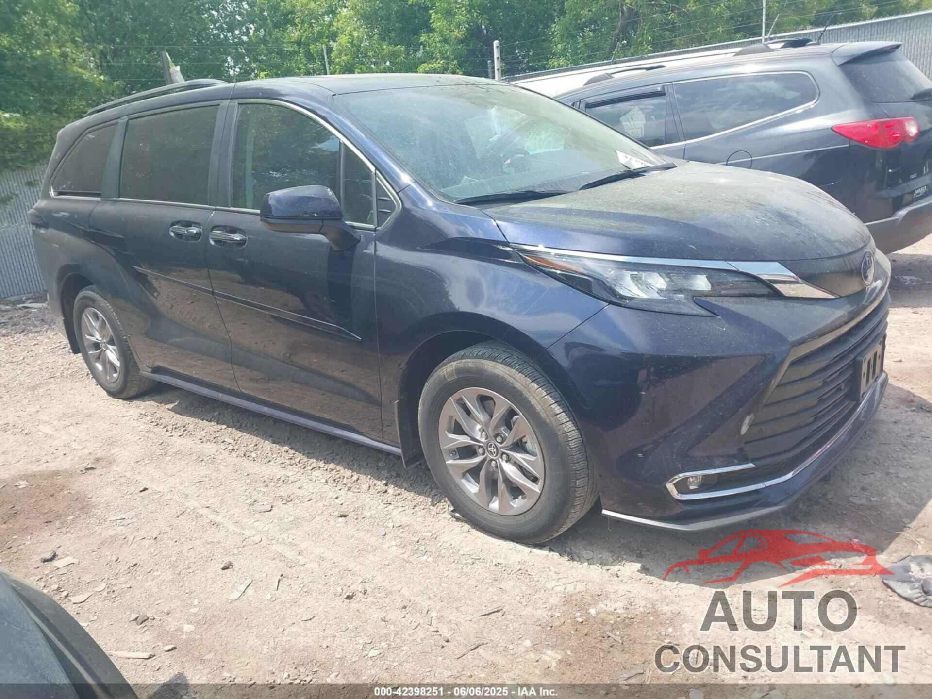 TOYOTA SIENNA 2024 - 5TDYSKFC5RS130067