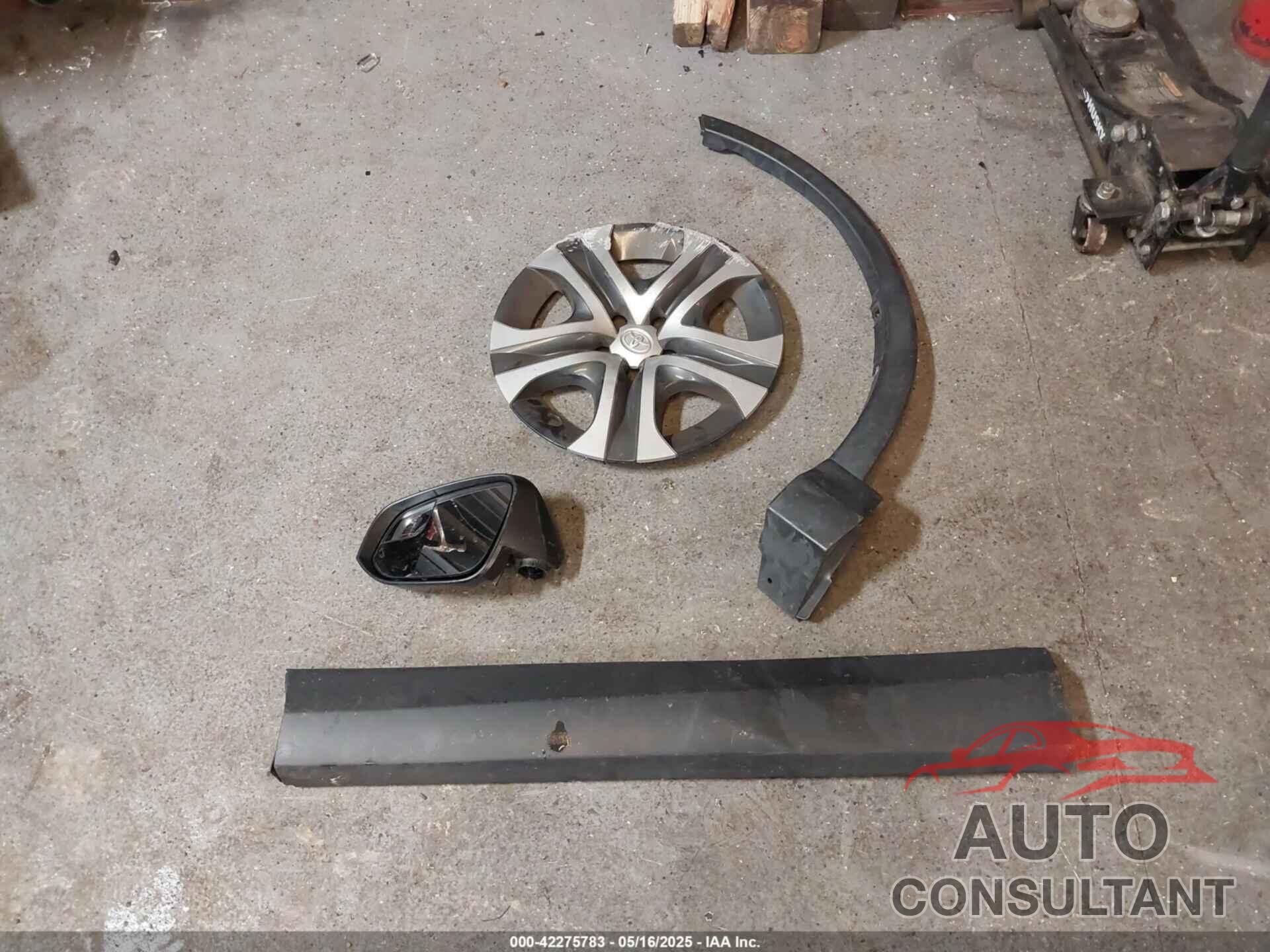 TOYOTA RAV4 2018 - JTMBFREVXJJ732745