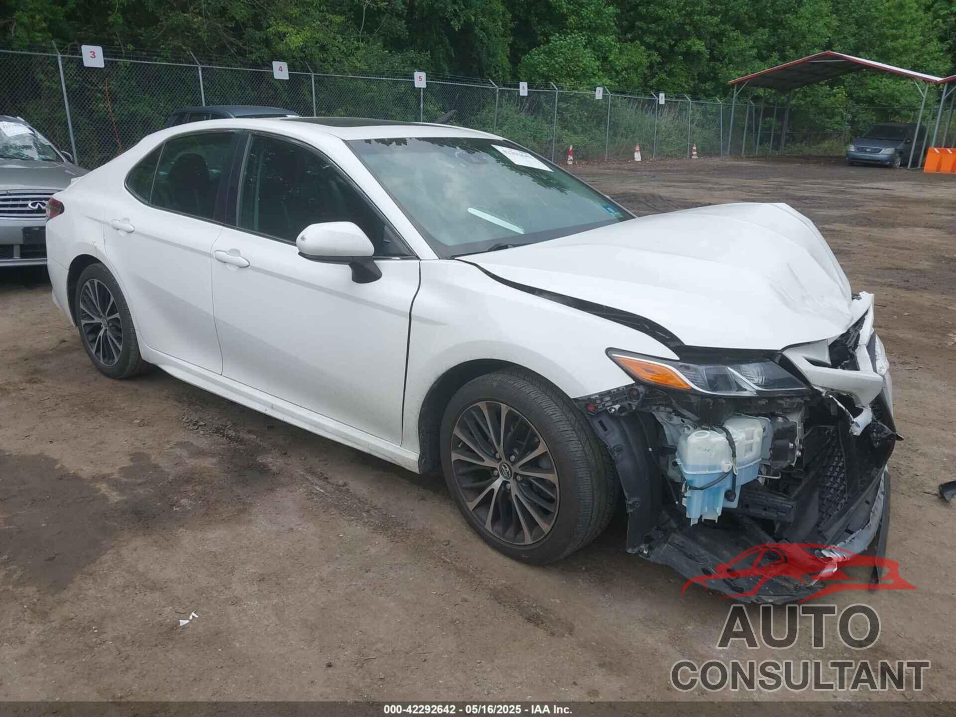 TOYOTA CAMRY 2018 - 4T1B11HK1JU035766
