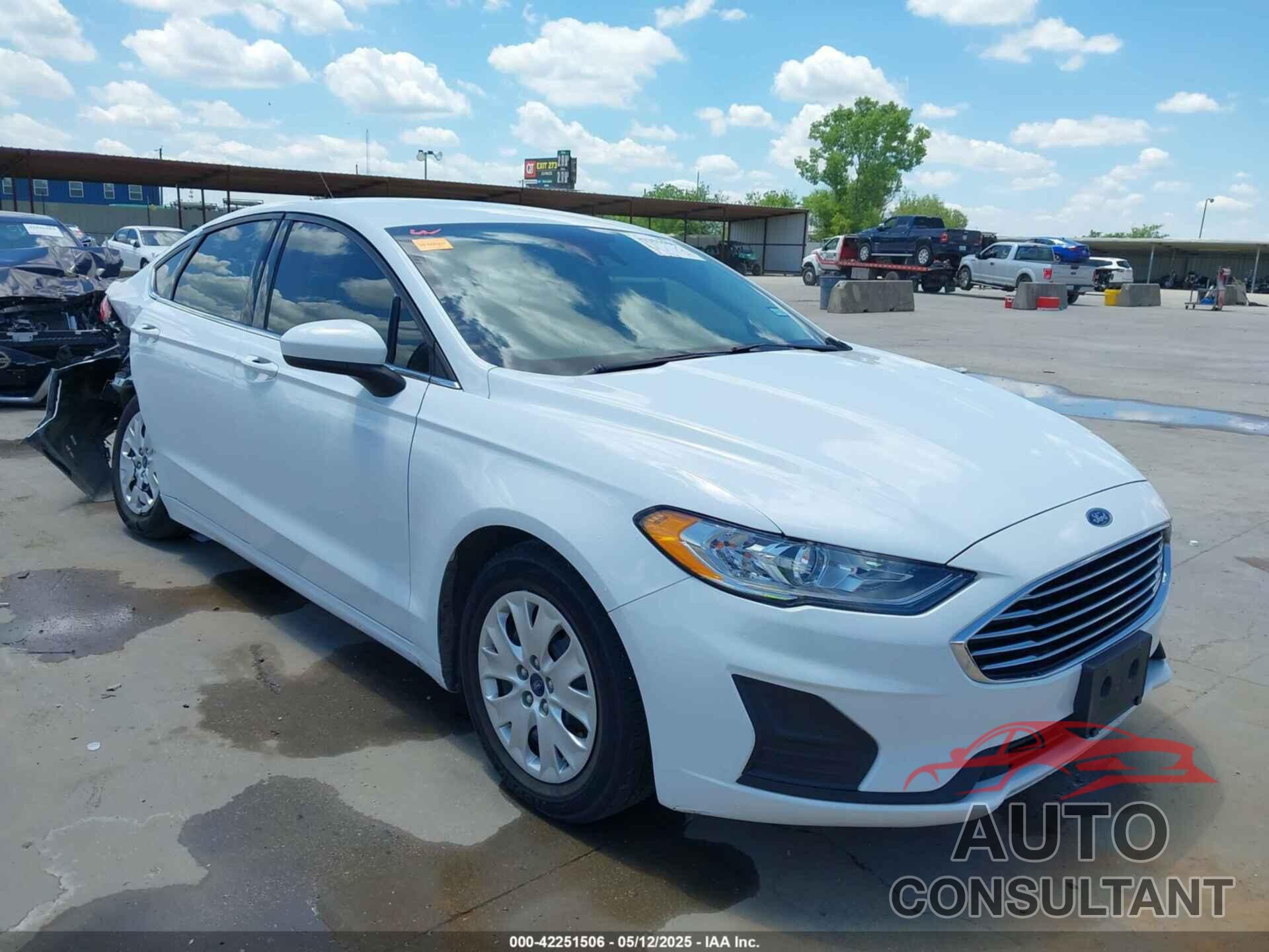 FORD FUSION 2019 - 3FA6P0G71KR282537
