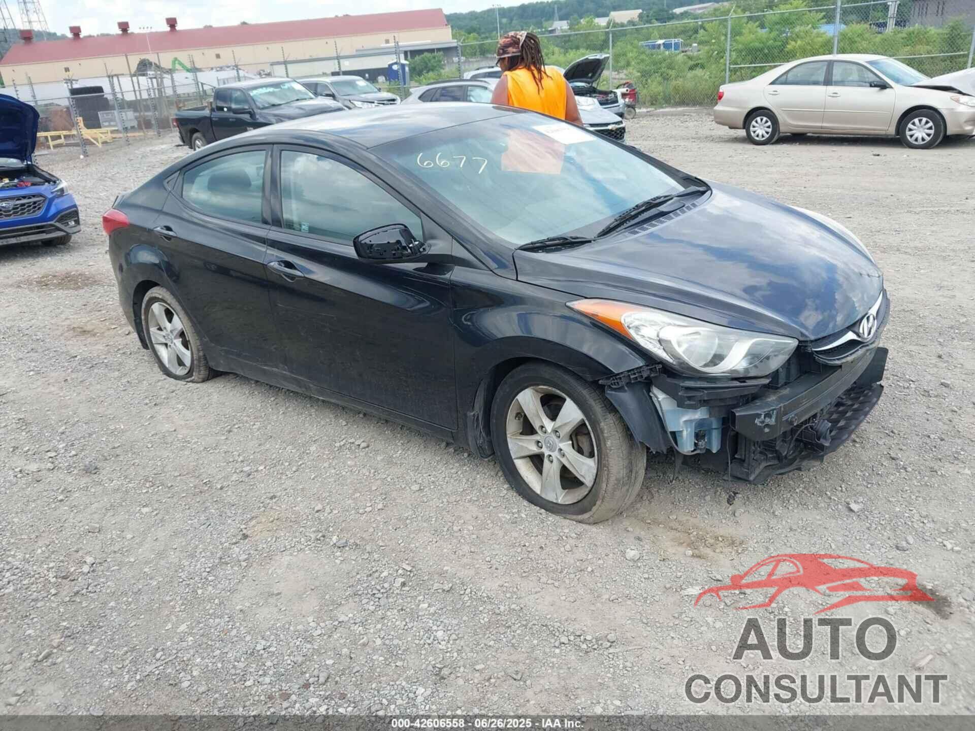 HYUNDAI ELANTRA 2013 - KMHDH4AE8DU656677