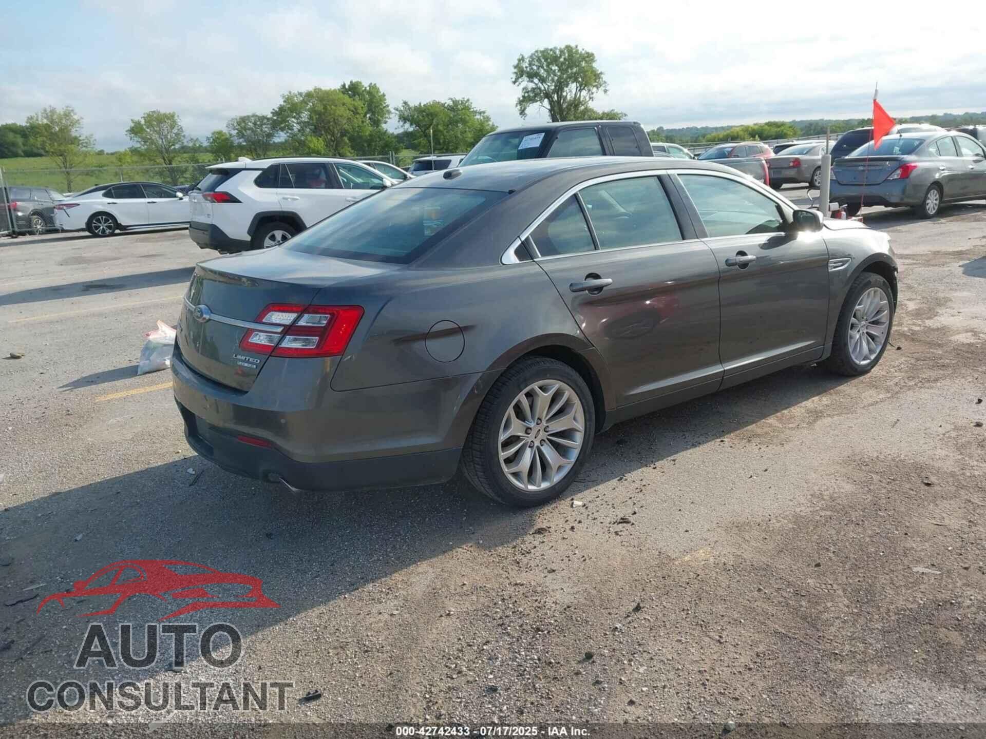 FORD TAURUS 2017 - 1FAHP2F81HG115044