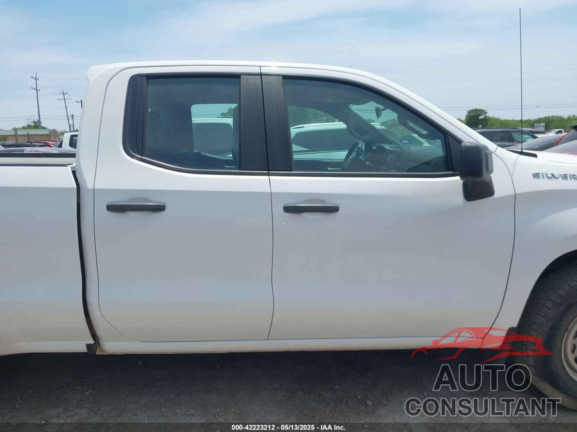 CHEVROLET SILVERADO 1500 2021 - 1GCRYAEF9MZ211203