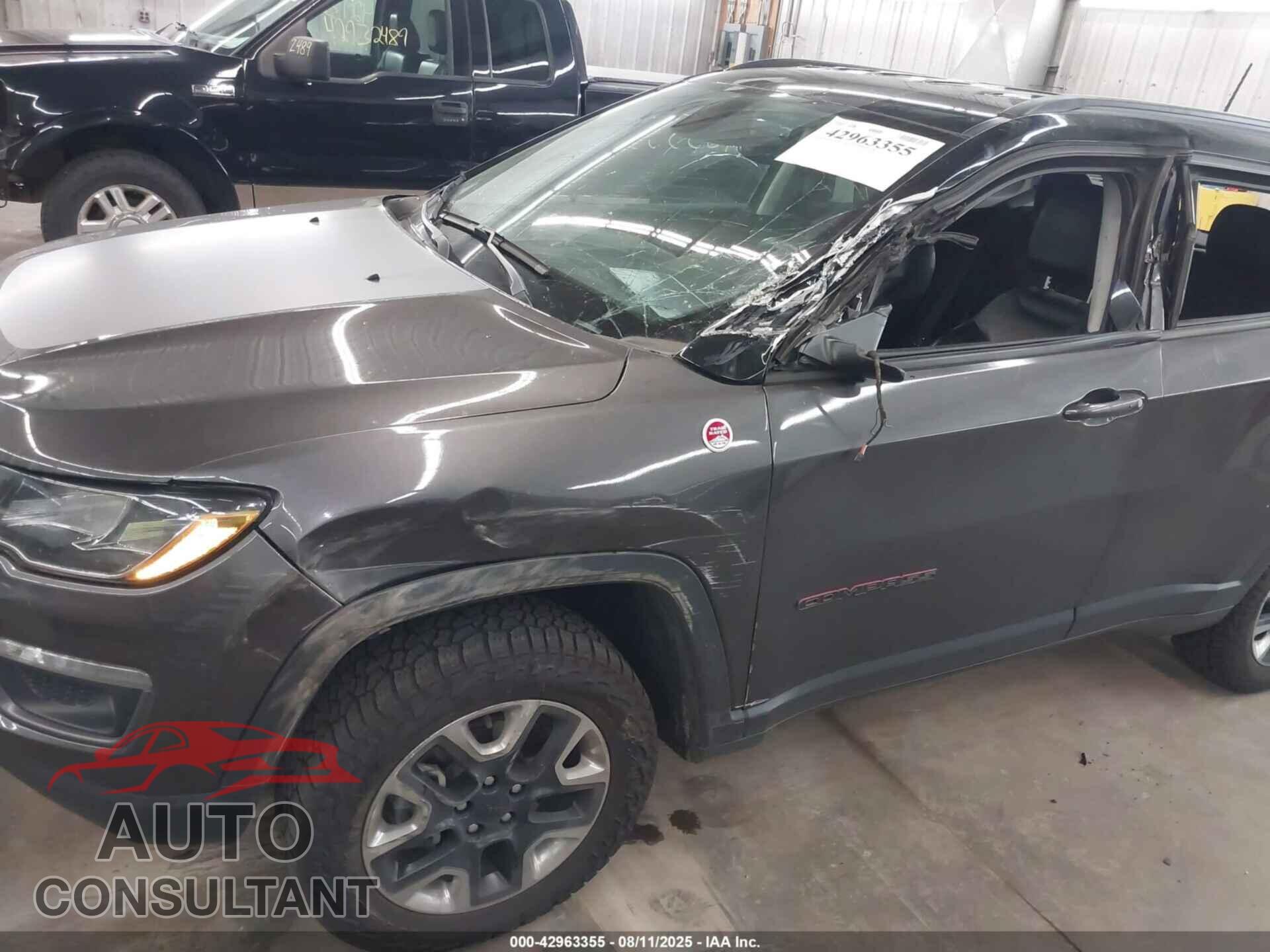 JEEP COMPASS 2018 - 3C4NJDDB5JT419357