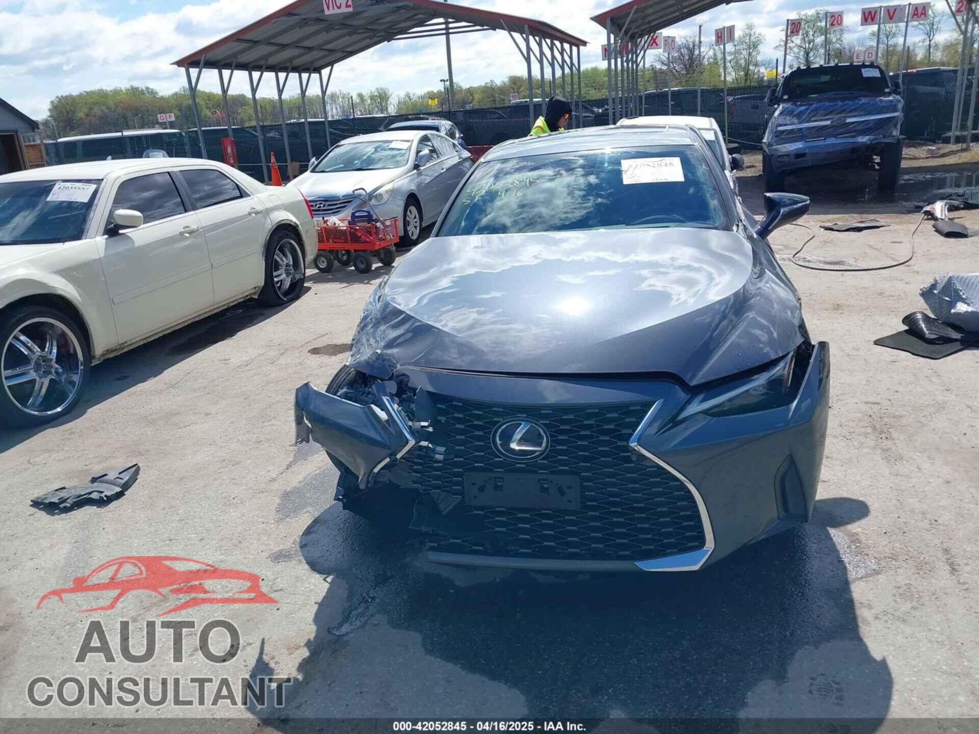 LEXUS IS 300 2021 - JTHC81F21M5046917
