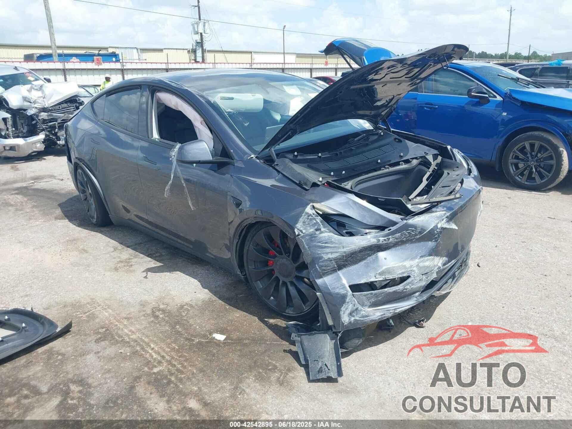 TESLA MODEL Y 2023 - 7SAYGDEF9PF940492