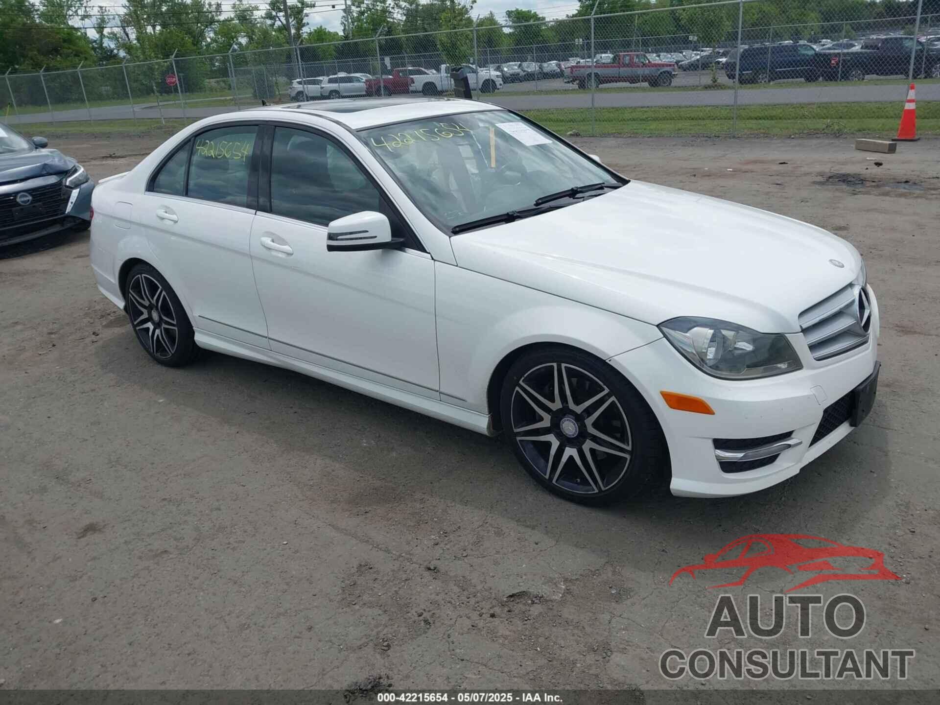 MERCEDES-BENZ C 300 2013 - WDDGF8AB8DR272315