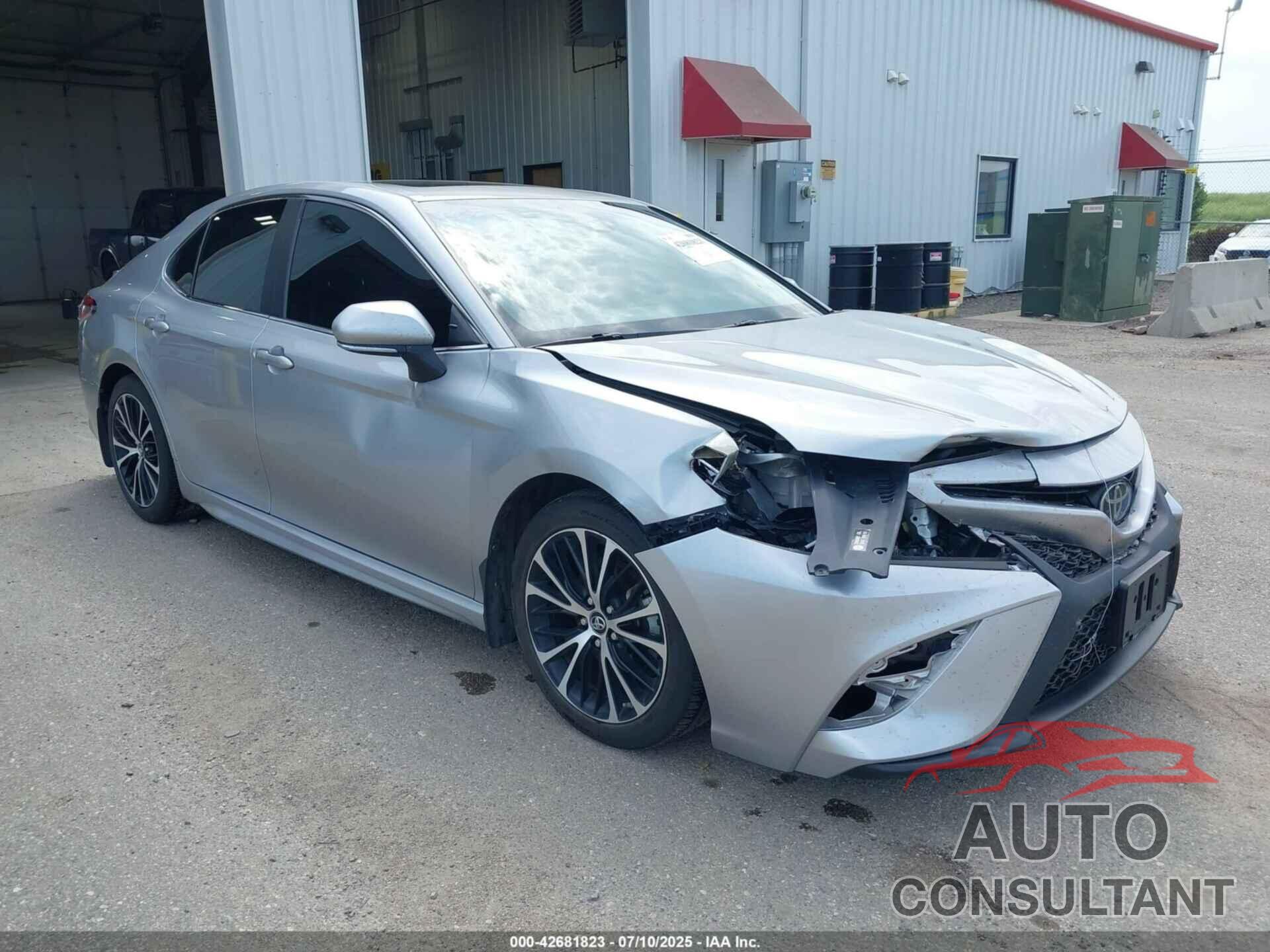 TOYOTA CAMRY 2018 - 4T1B11HK3JU650383