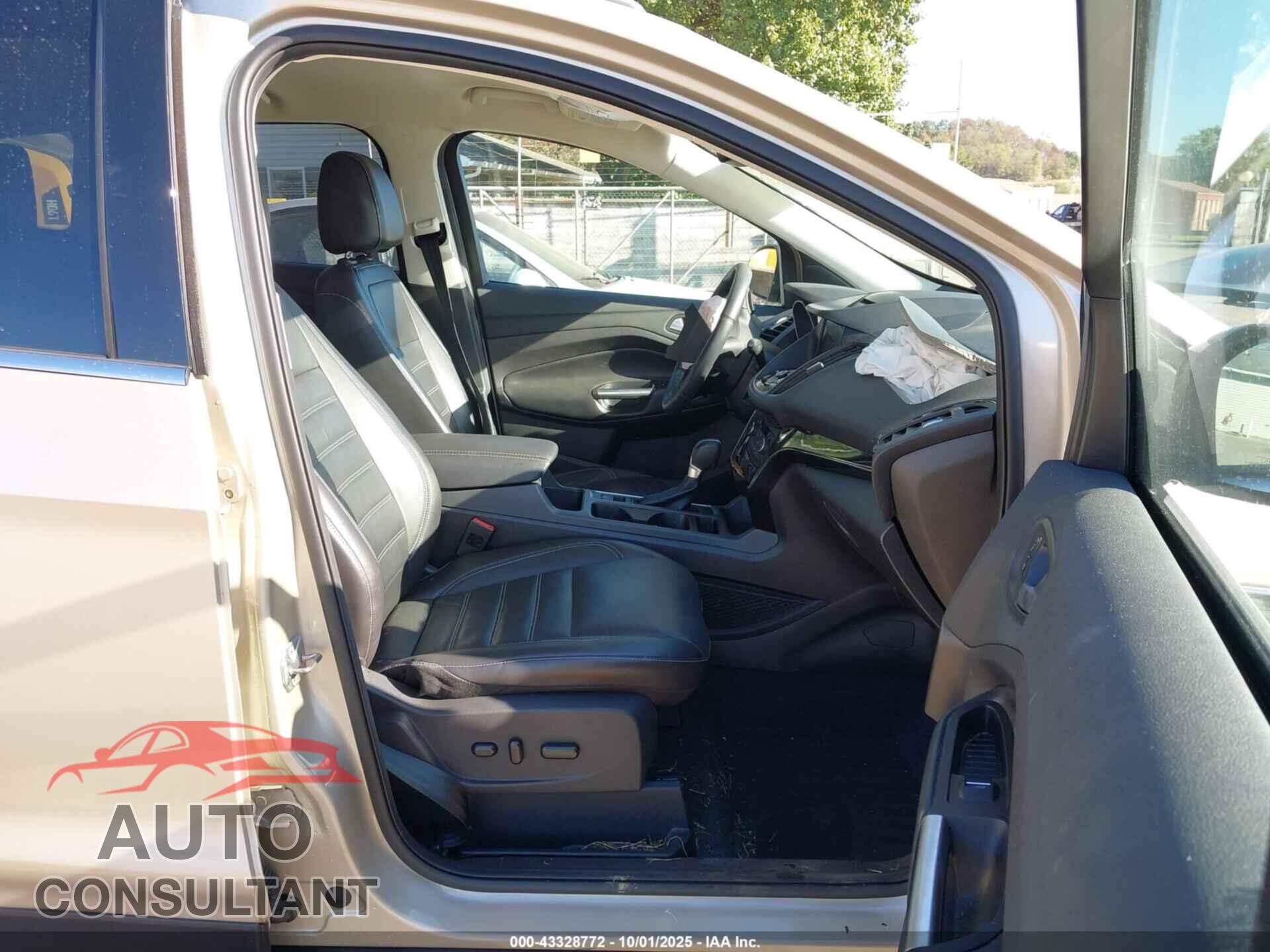 FORD ESCAPE 2017 - 1FMCU0JD2HUC21411