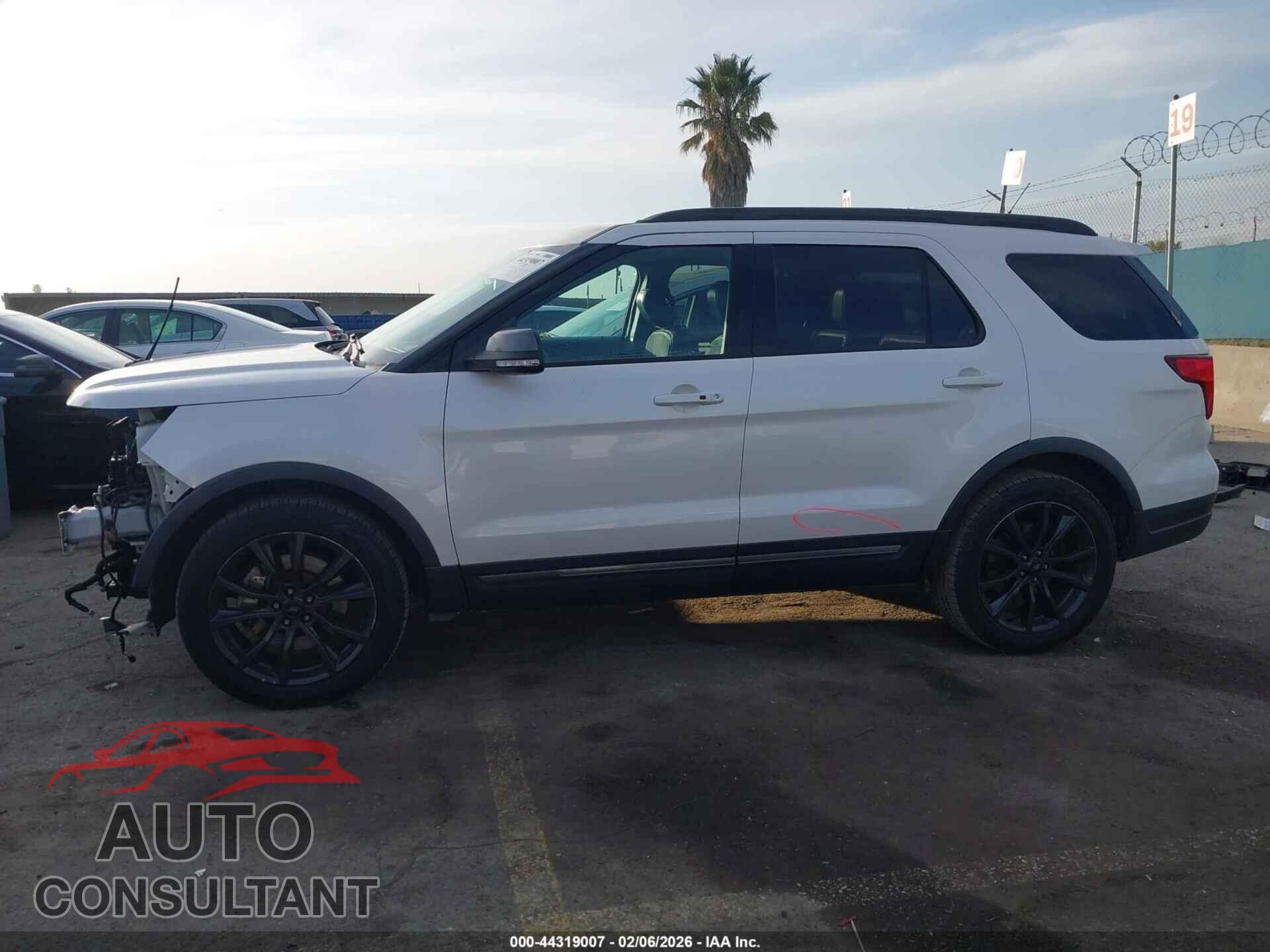 FORD EXPLORER 2018 - 1FM5K7D84JGB32207