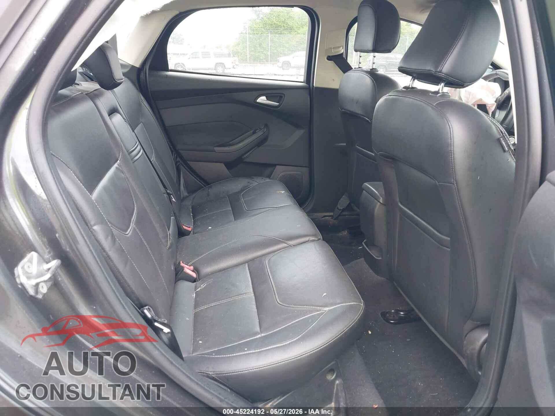 FORD FOCUS 2015 - 1FADP3F26FL214771