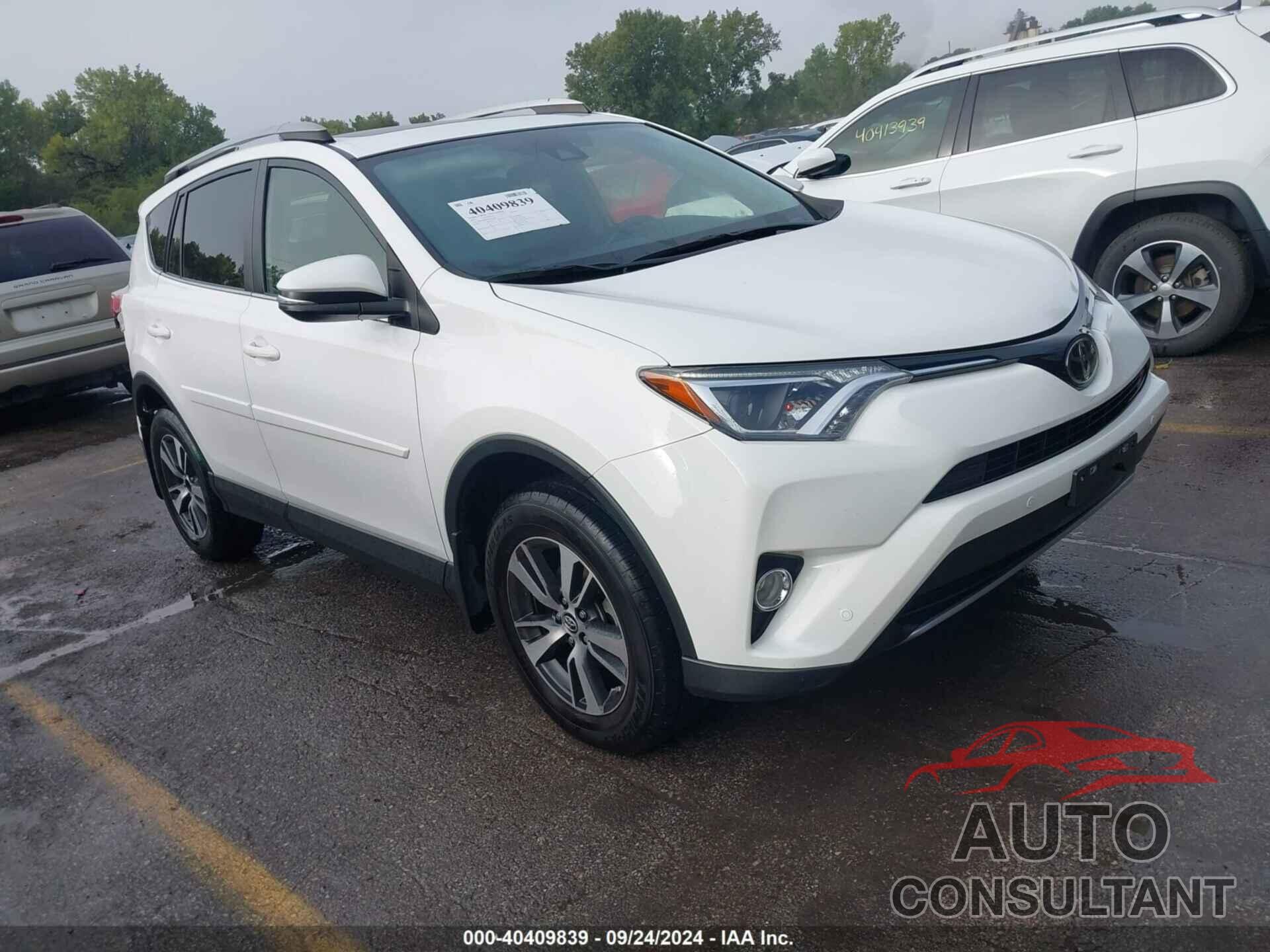 TOYOTA RAV4 2017 - JTMRFREV7HJ105297