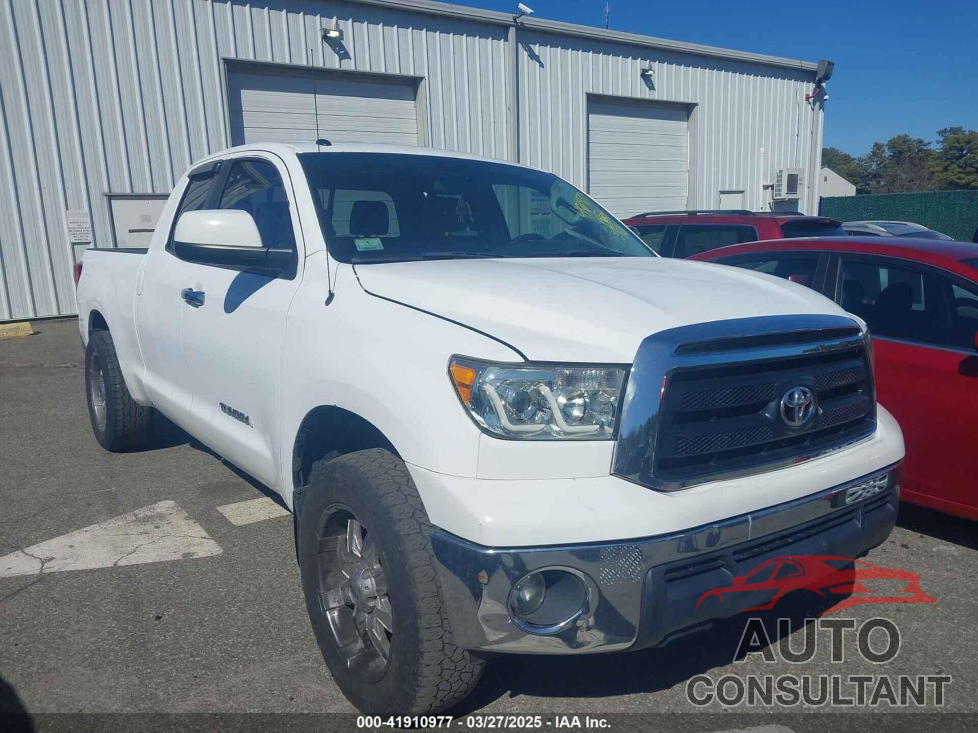 TOYOTA TUNDRA 2011 - 5TFUM5F15BX023822