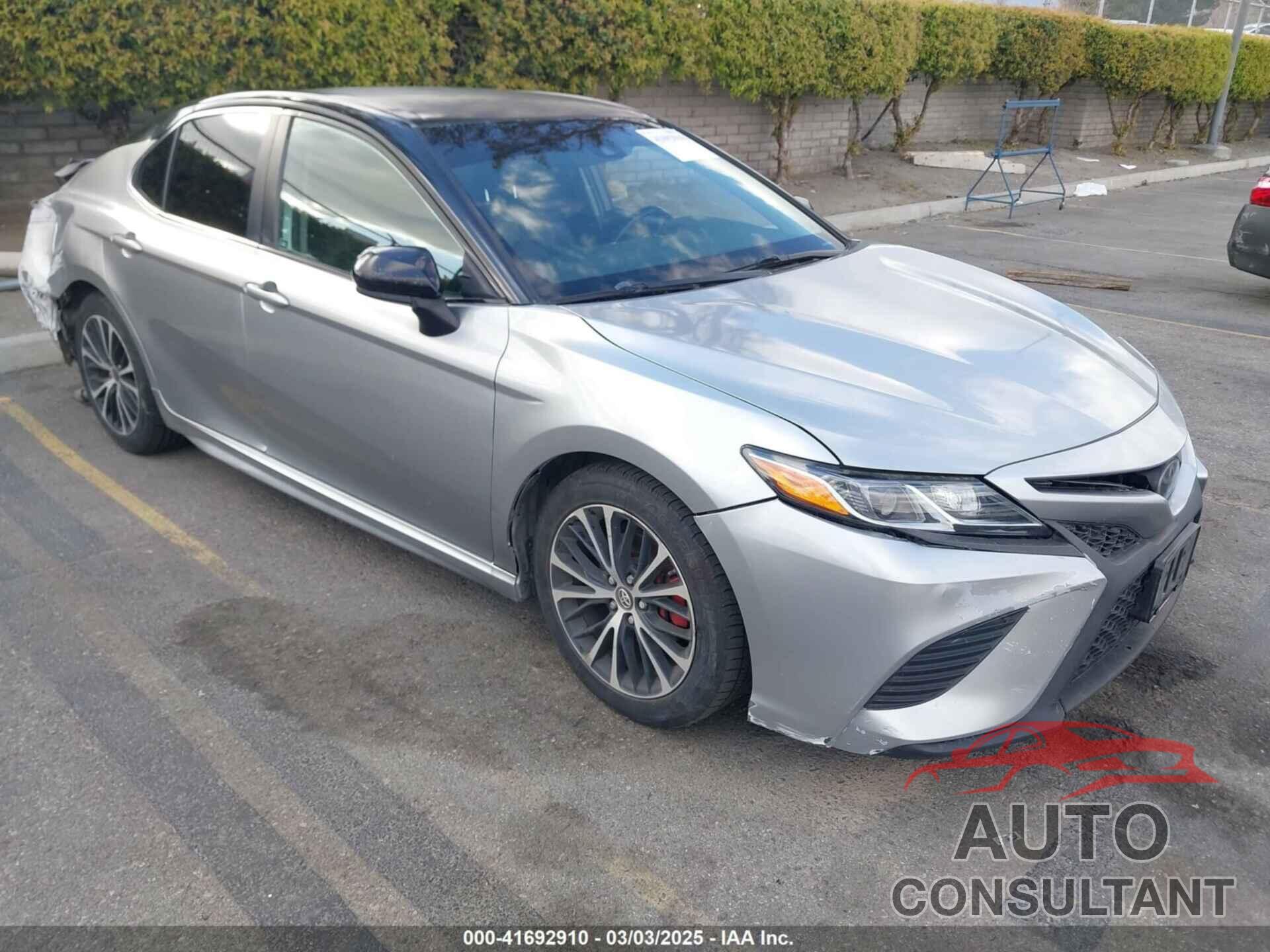 TOYOTA CAMRY 2018 - 4T1B11HK5JU079401