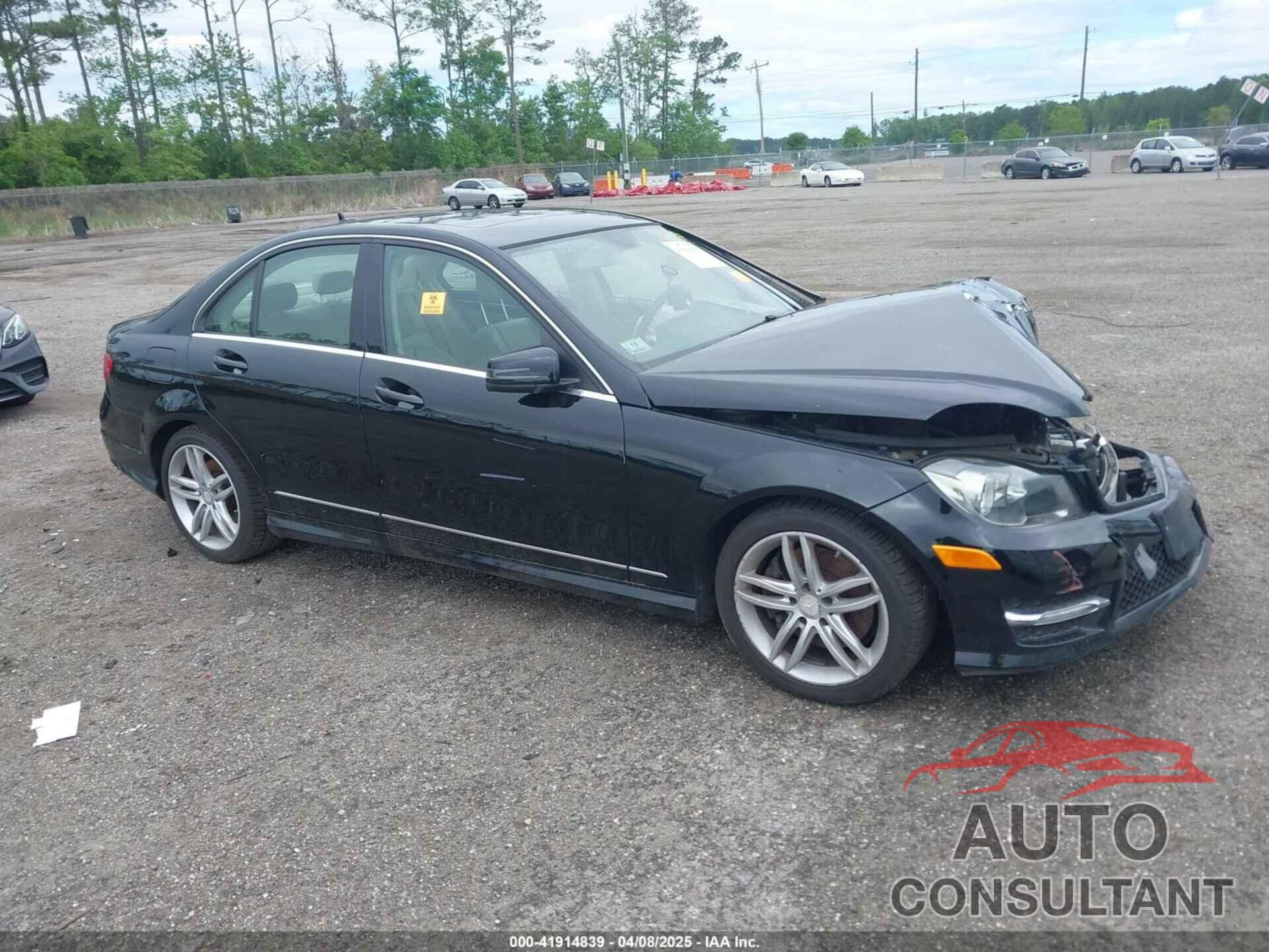 MERCEDES-BENZ C 300 2014 - WDDGF8AB4ER323052