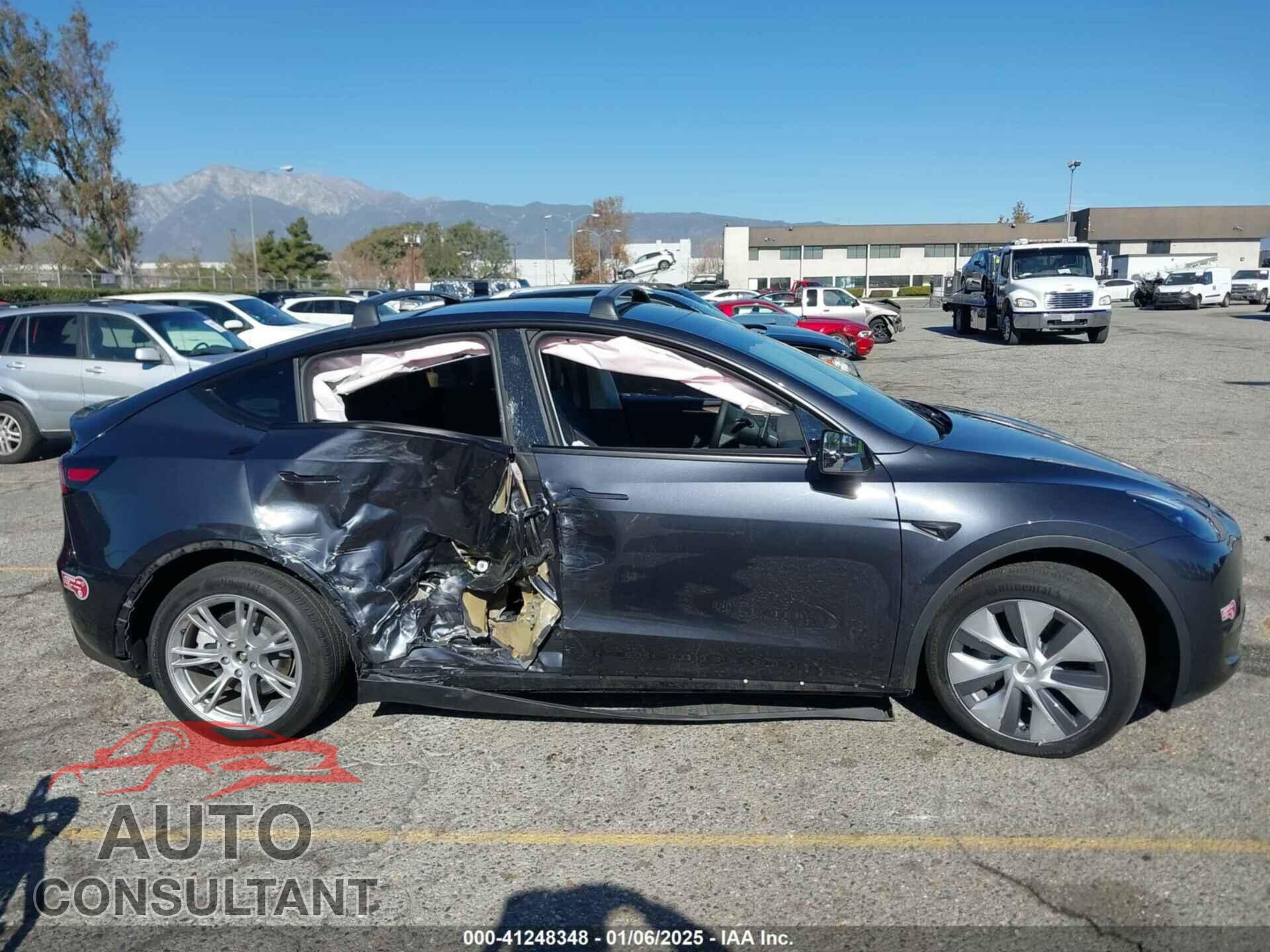TESLA MODEL Y 2024 - 7SAYGDEE8RF080904
