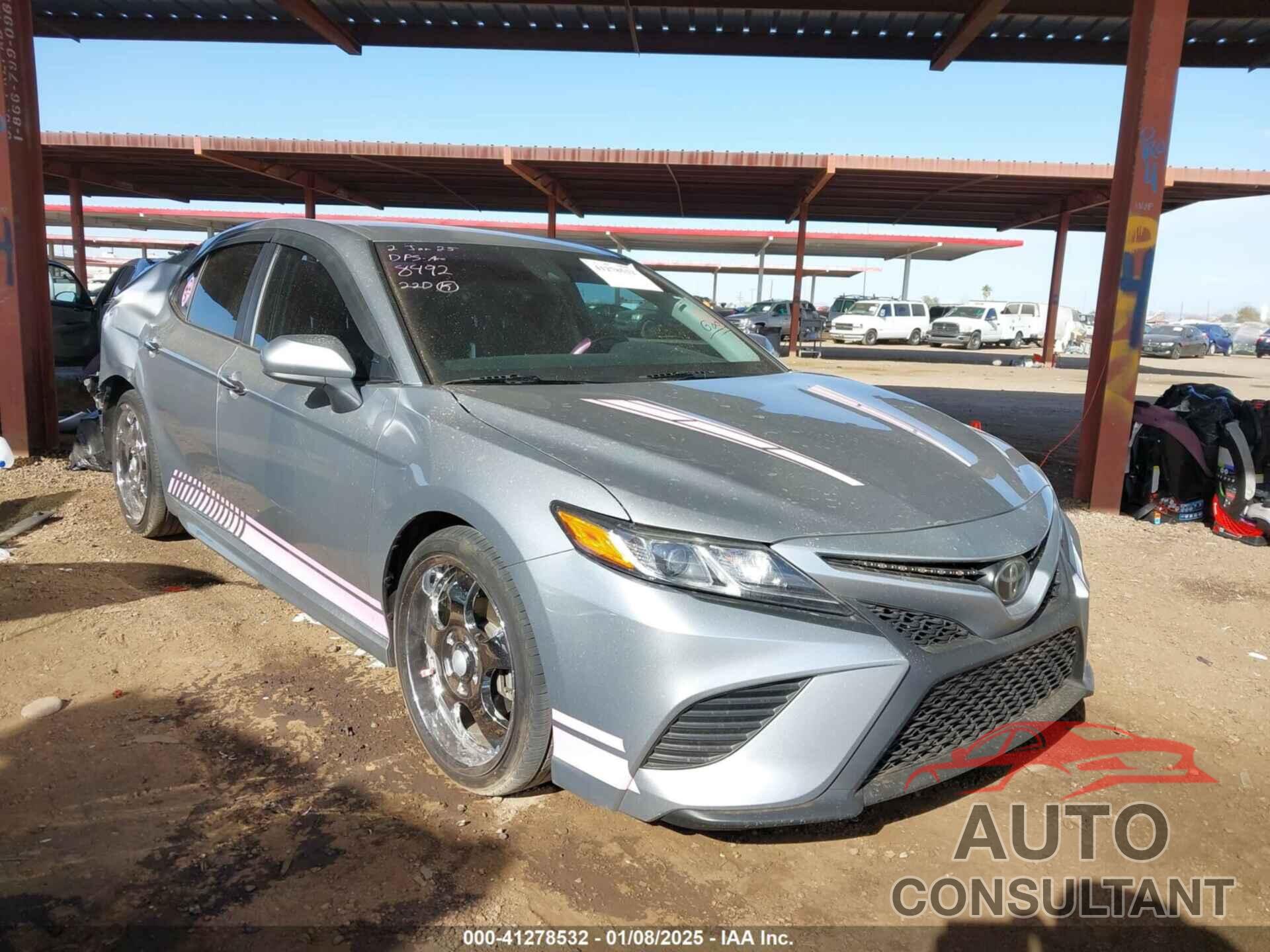 TOYOTA CAMRY 2018 - 4T1B11HK1JU068492