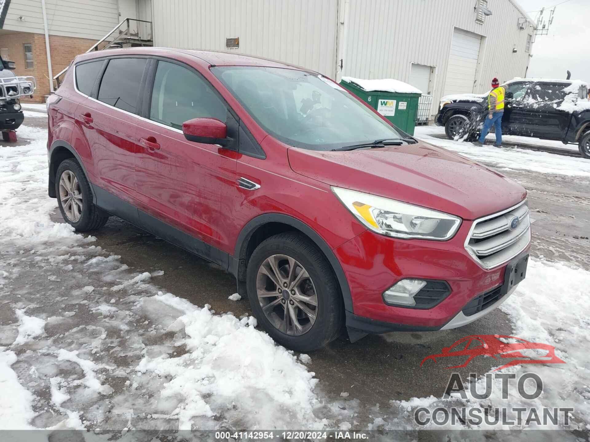 FORD ESCAPE 2017 - 1FMCU9GD2HUA03352