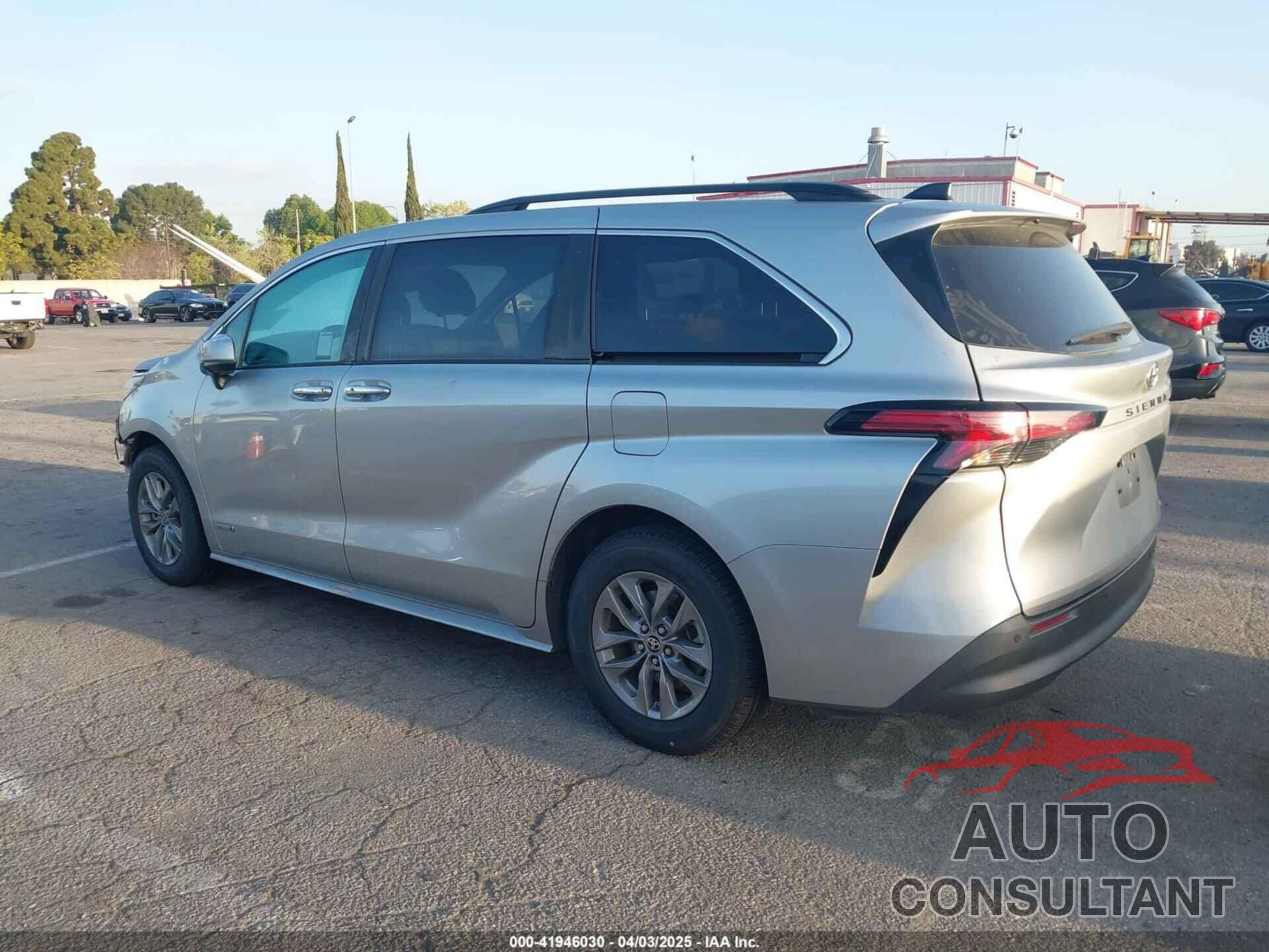 TOYOTA SIENNA 2021 - 5TDYRKEC2MS074448
