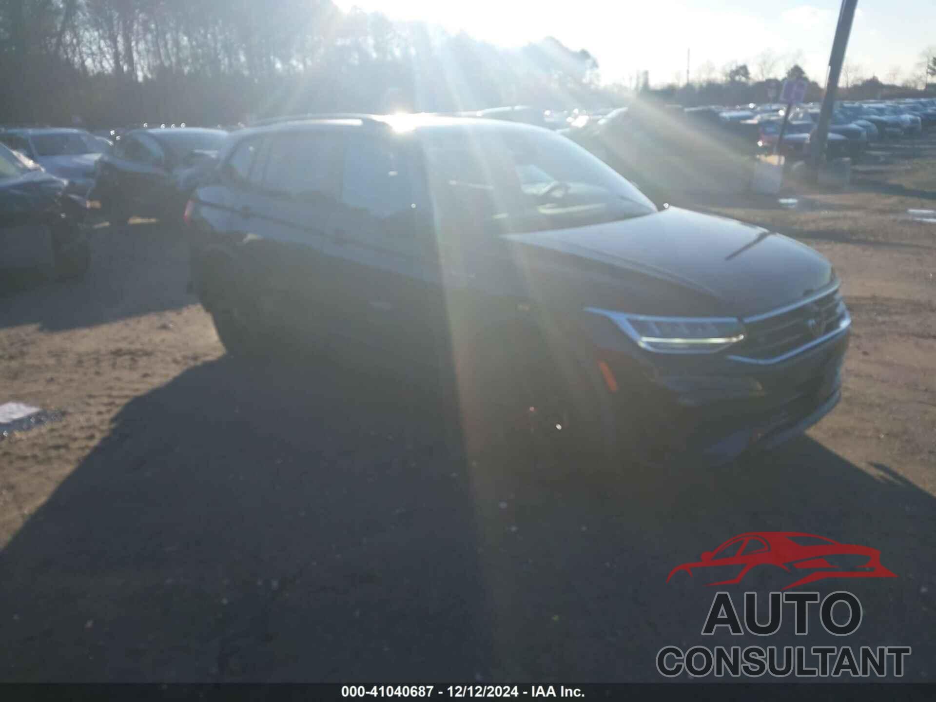 VOLKSWAGEN TIGUAN 2022 - 3VV8B7AX2NM100656