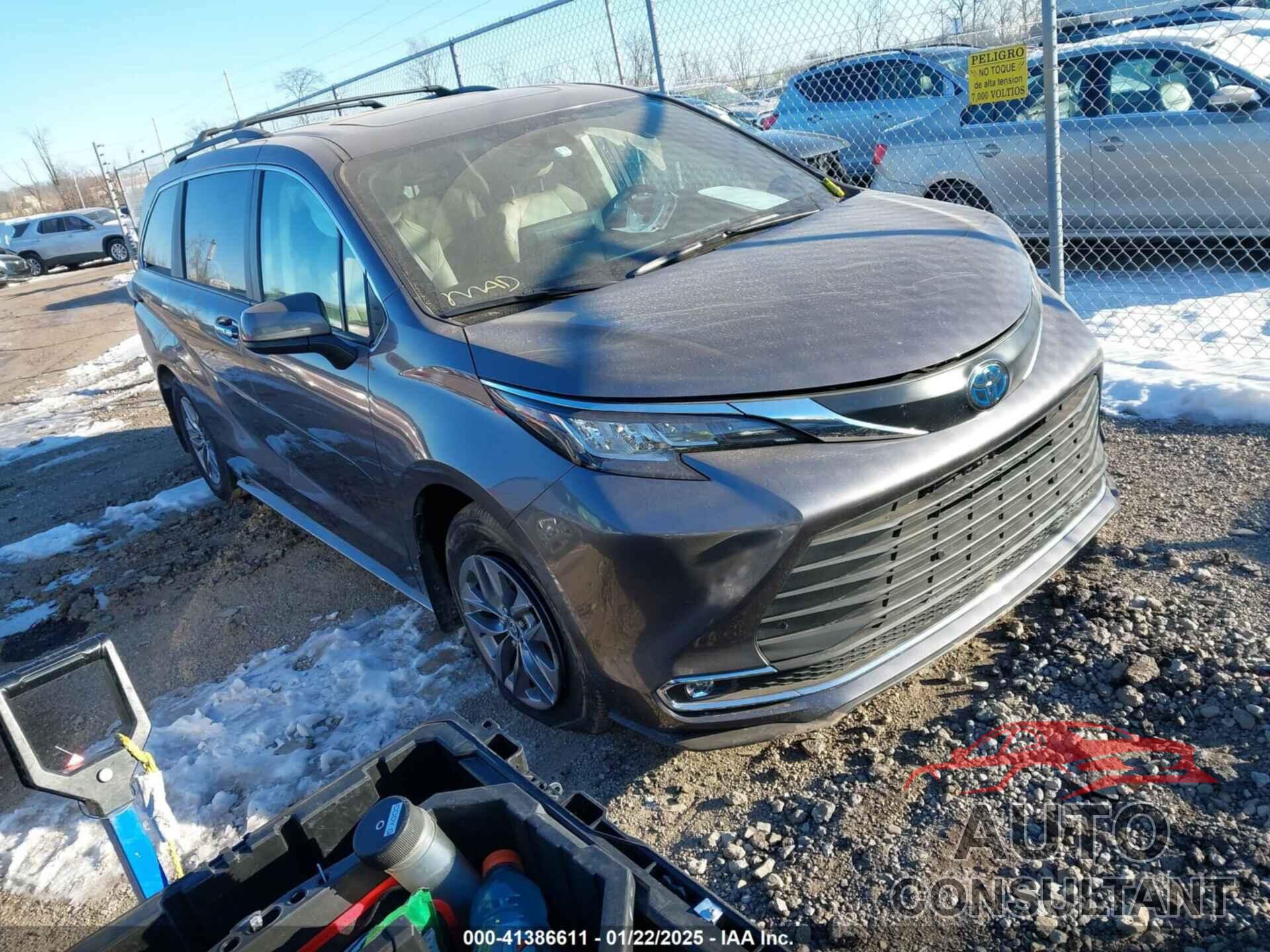 TOYOTA SIENNA 2023 - 5TDYRKEC5PS141158